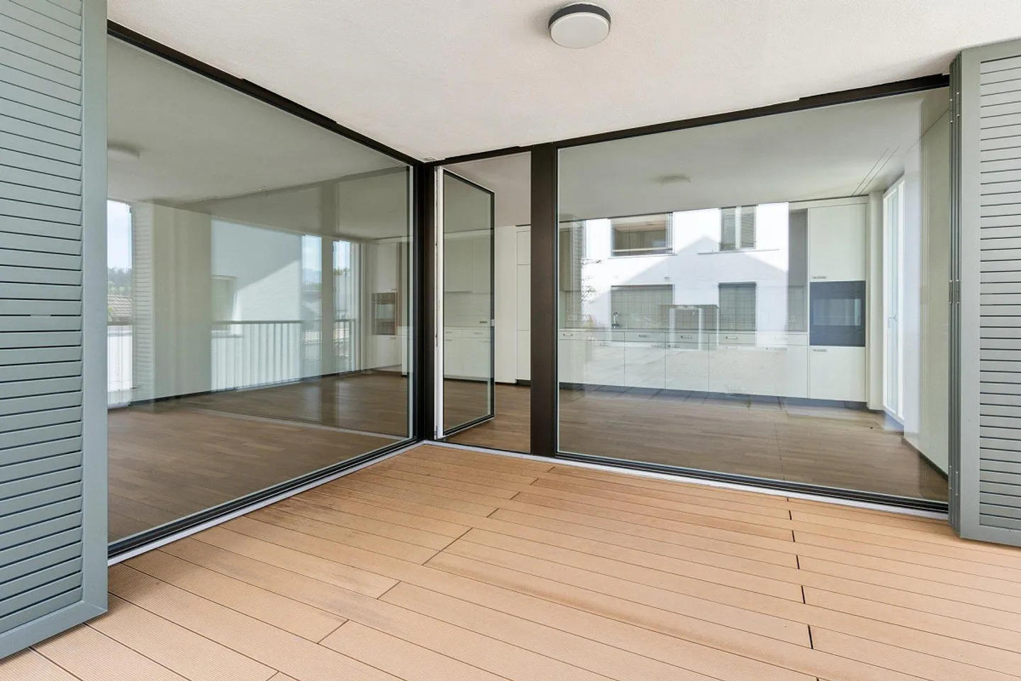 Modern Apartment with Green View - Photo 3 of 10