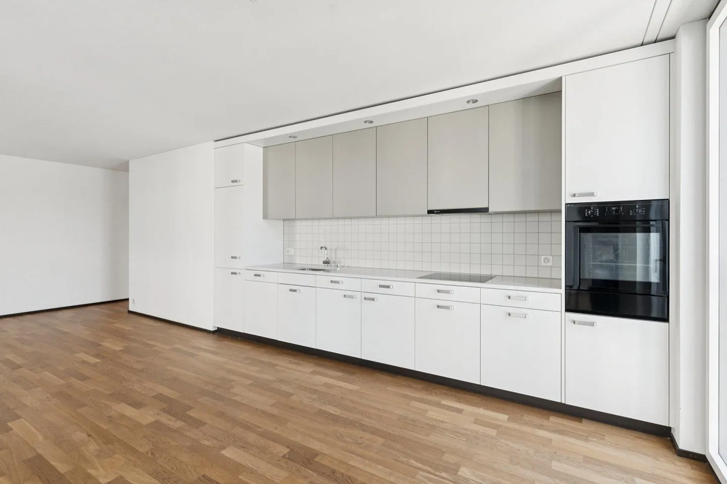 Modern Apartment with Green View - Photo 6 of 10