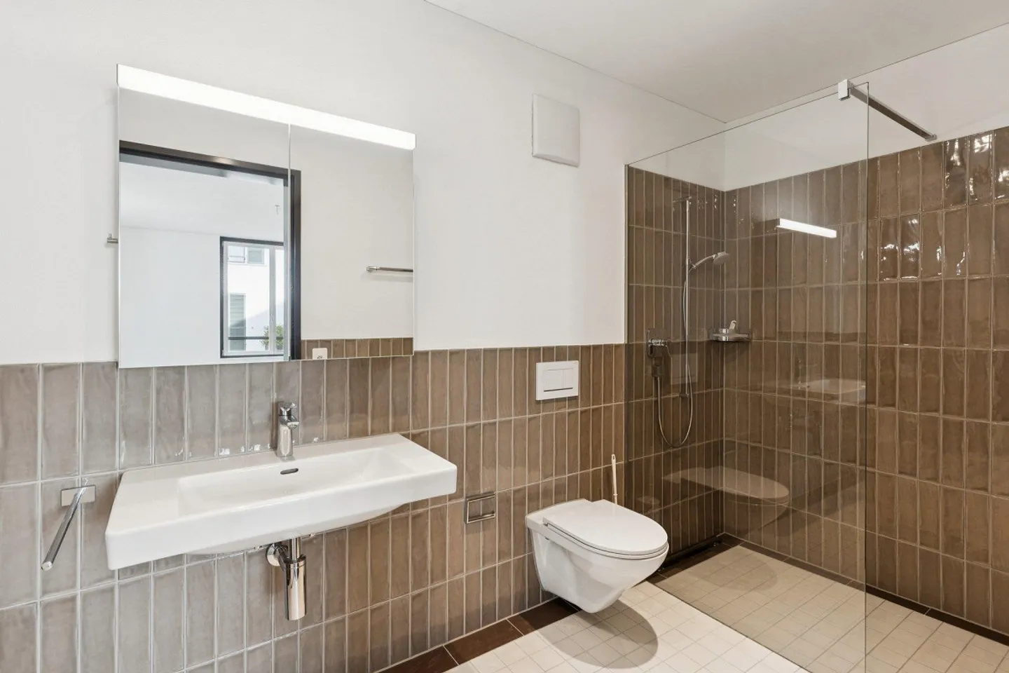 Modern Apartment with Green View - Photo 8 of 10