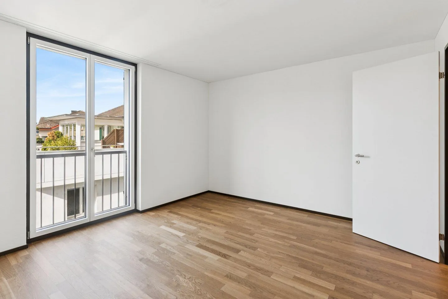 Modern Apartment with Green View - Photo 9 of 10