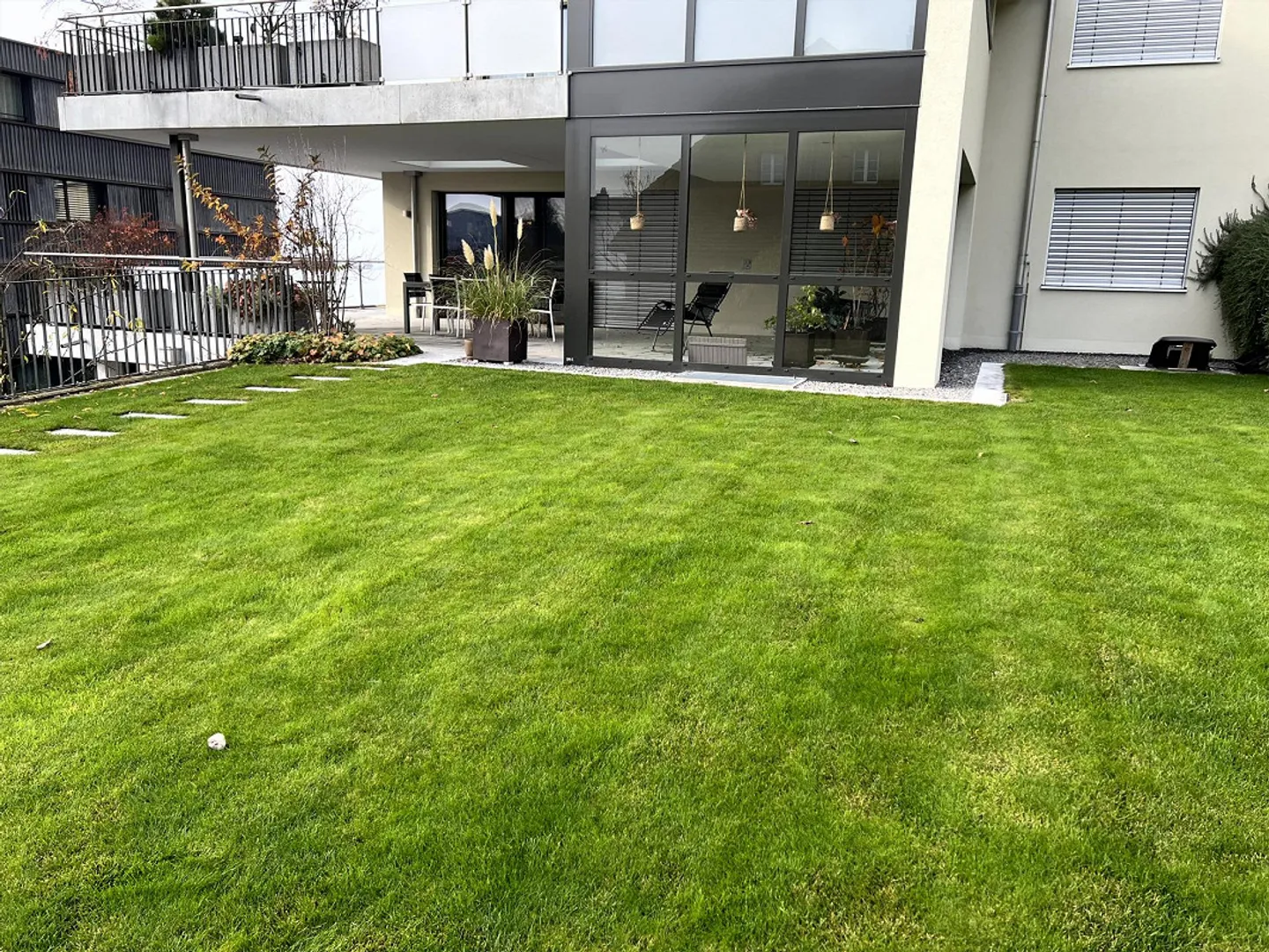 Moderne 4.5 Zi-Wohnung mit Traumbalkon - Photo 1 sur 8