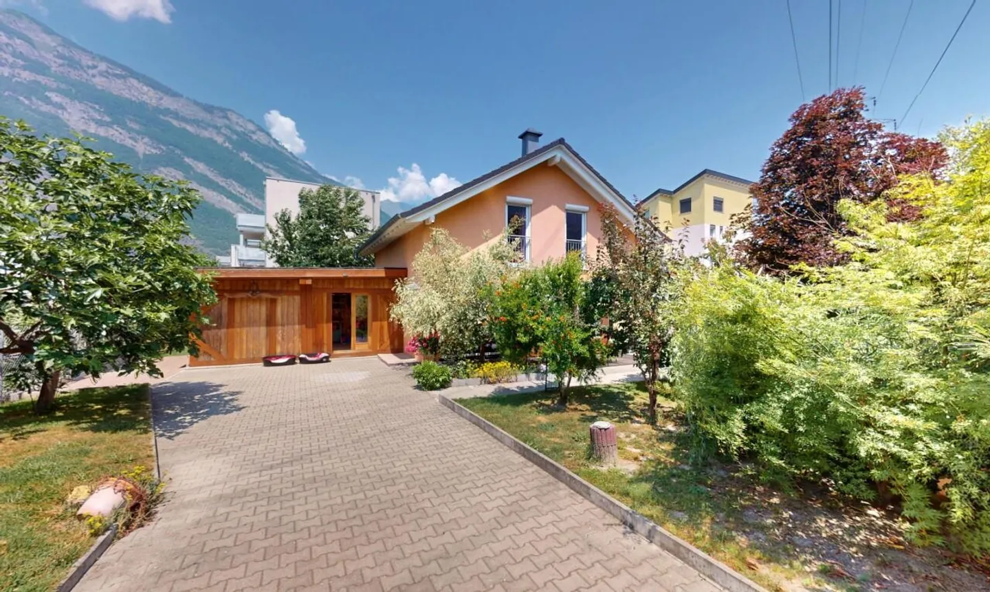 Herzstück! Familienhaus im Herzen der Obstgärten von Saxon. - Foto 2 von 11