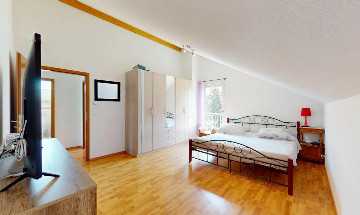 Herzstück! Familienhaus im Herzen der Obstgärten von Saxon. - Foto 7 von 11