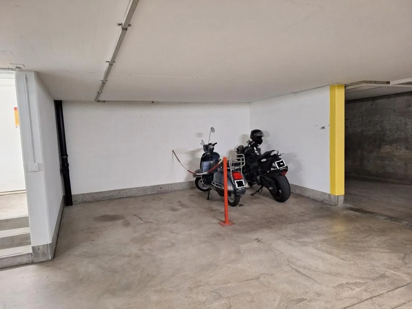 Vous cherchez un espace de stationnement sec pour votre moto ? - Photo 3 sur 3