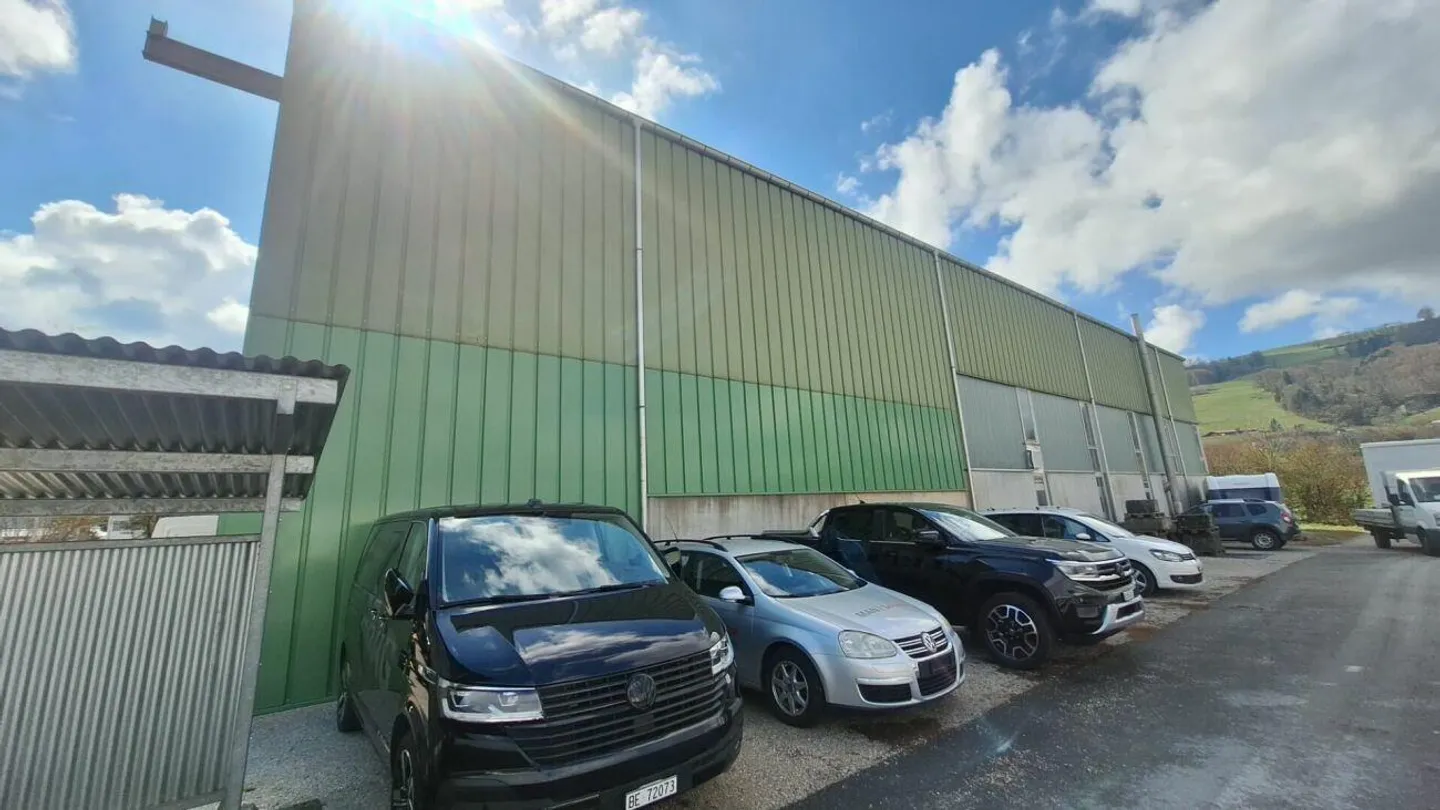 Gewerbehalle mit Aussenfläche - Foto 3 von 9