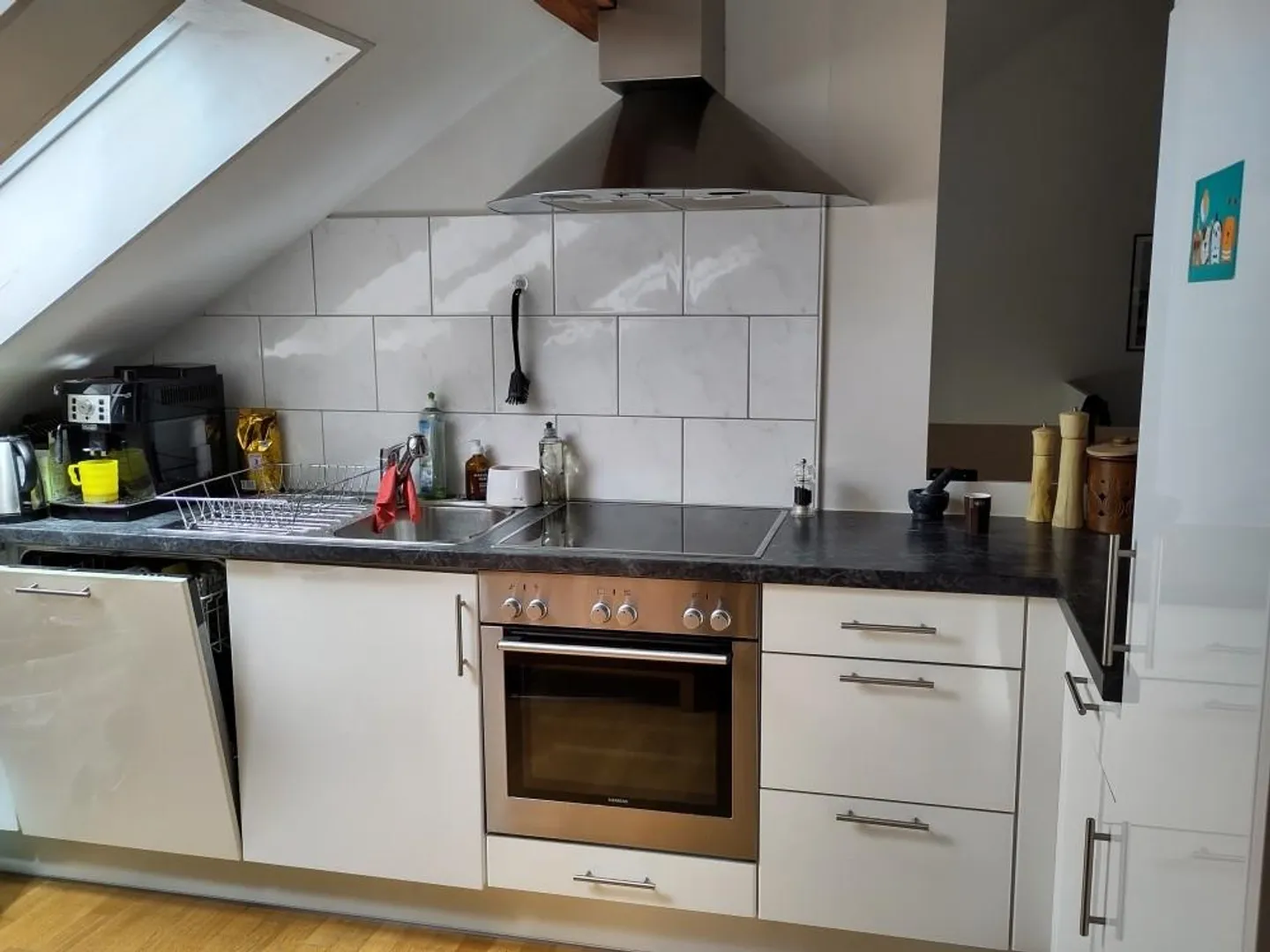 Charming 3.5-room attic apartment in a central location in Zurich - Photo 2 of 7