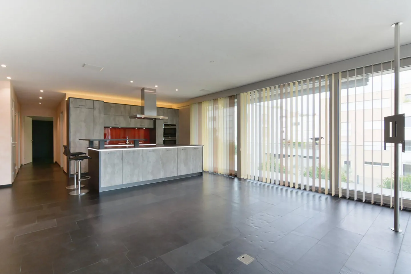 Appartement spacieux de 3,5 pièces avec vue sur le lac et ascenseur au 1er étage - Photo 4 sur 20