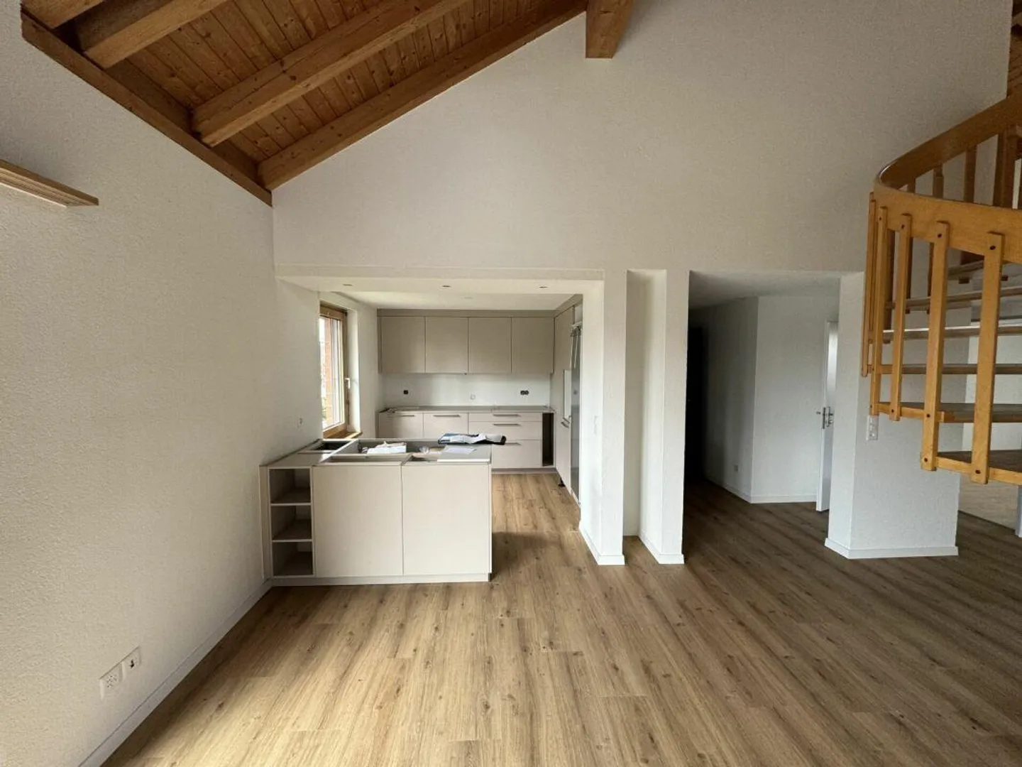 Ampio appartamento duplex di 5,5 locali, ca. 150m2 - Foto 3 di 10