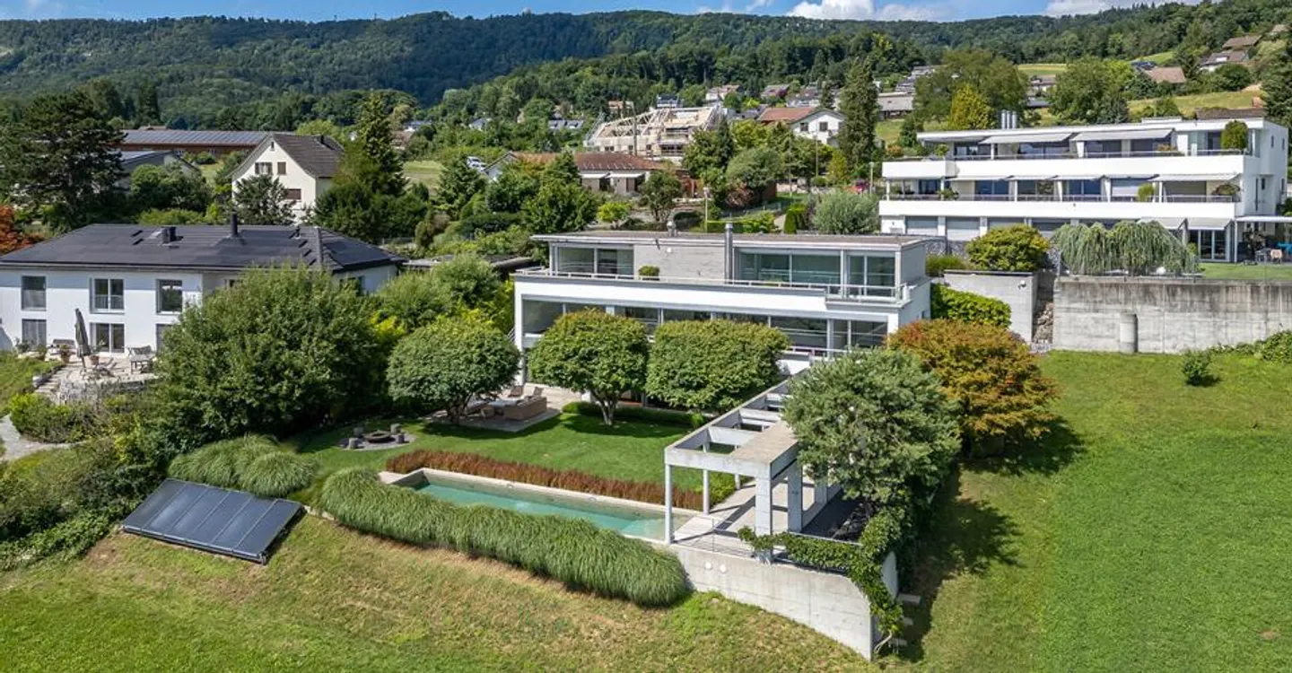 Stilvolles Familienhaus mit Pool - Foto 3 von 8