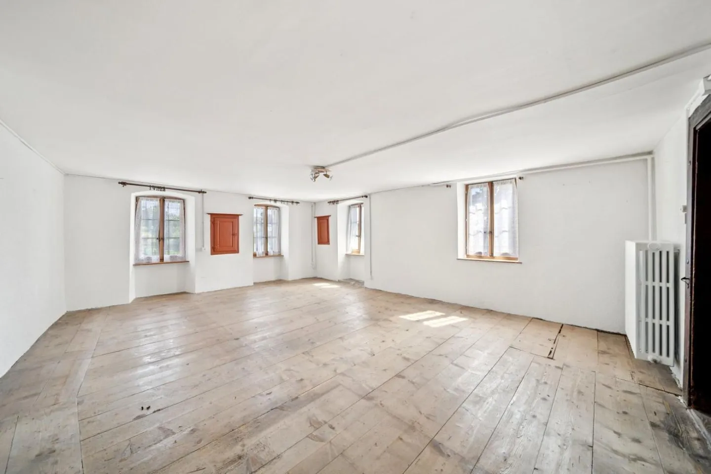 Casa nel villaggio da ristrutturare con progetto per due appartamenti e studio - Foto 5 di 13