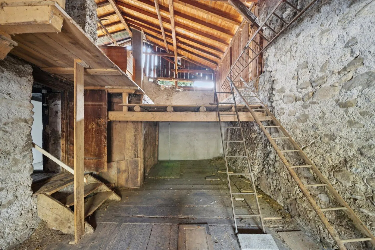 Casa nel villaggio da ristrutturare con progetto per due appartamenti e studio - Foto 6 di 13