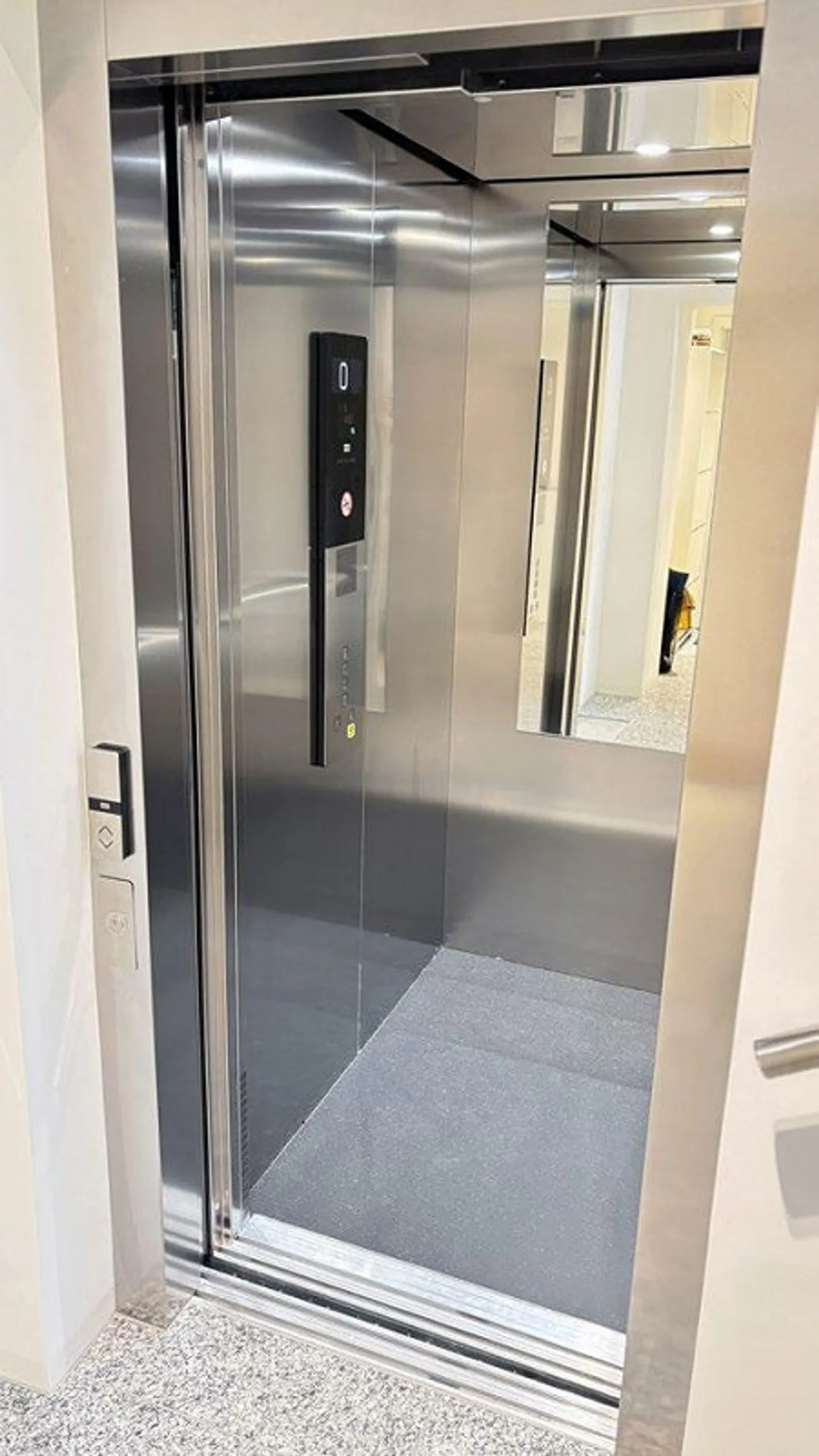 Modern renovated 1-room apartment with garden - main residence - Photo 13 of 15