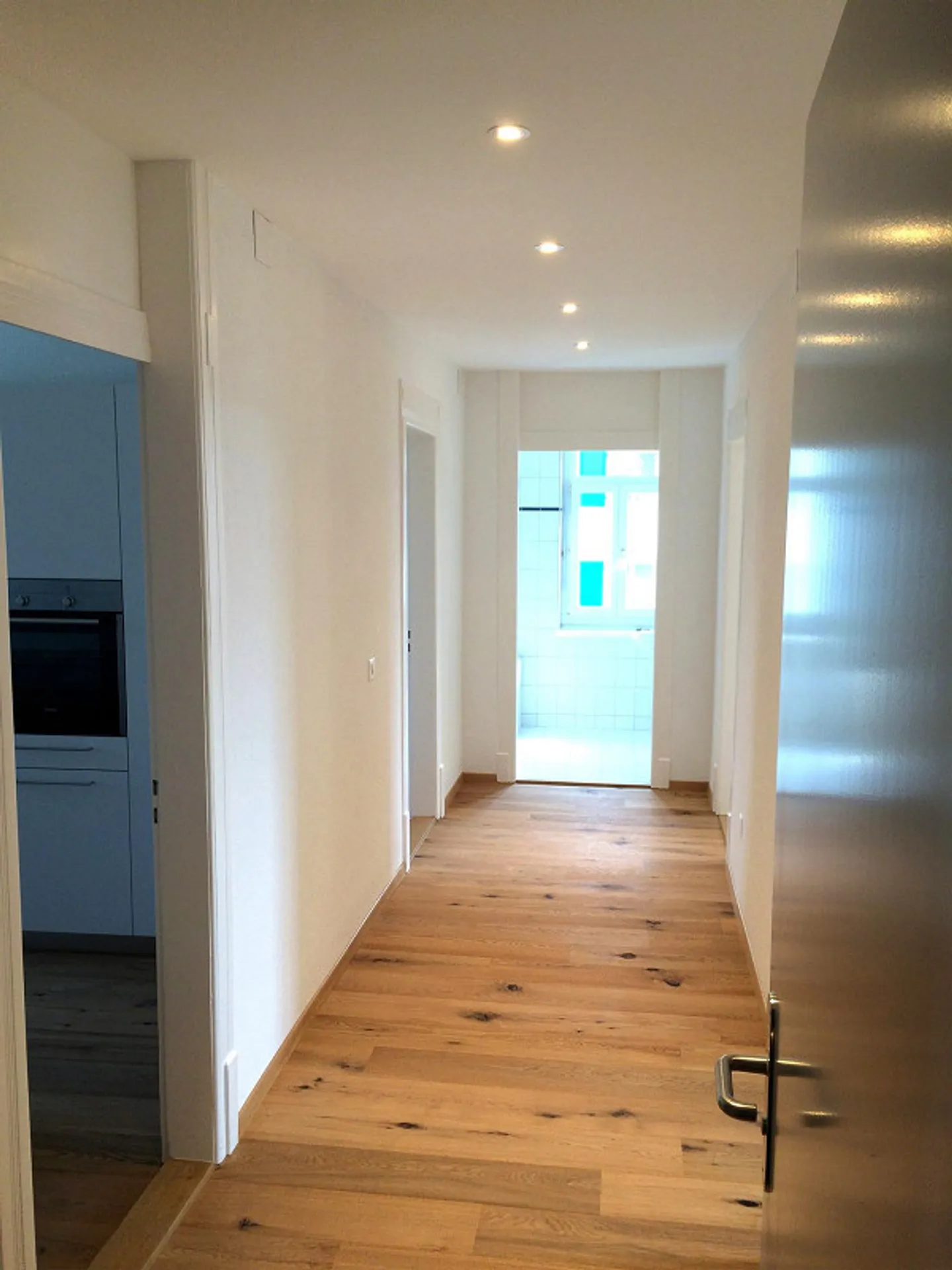 Just a 2-minute walk to the platform - ideal for commuters! - Photo 1 of 7