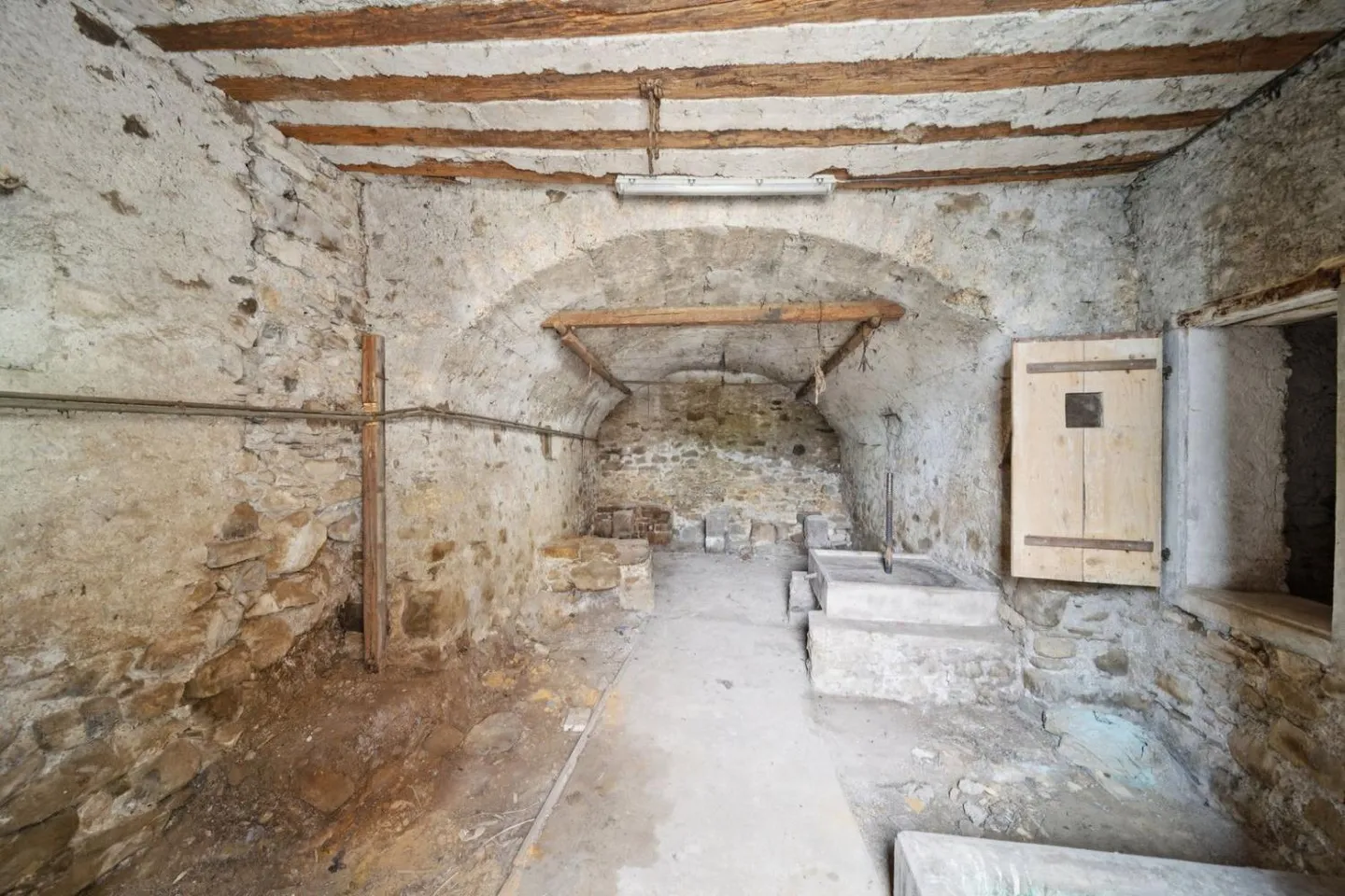 Casa nel villaggio da ristrutturare con progetto per due appartamenti e studio - Foto 10 di 13