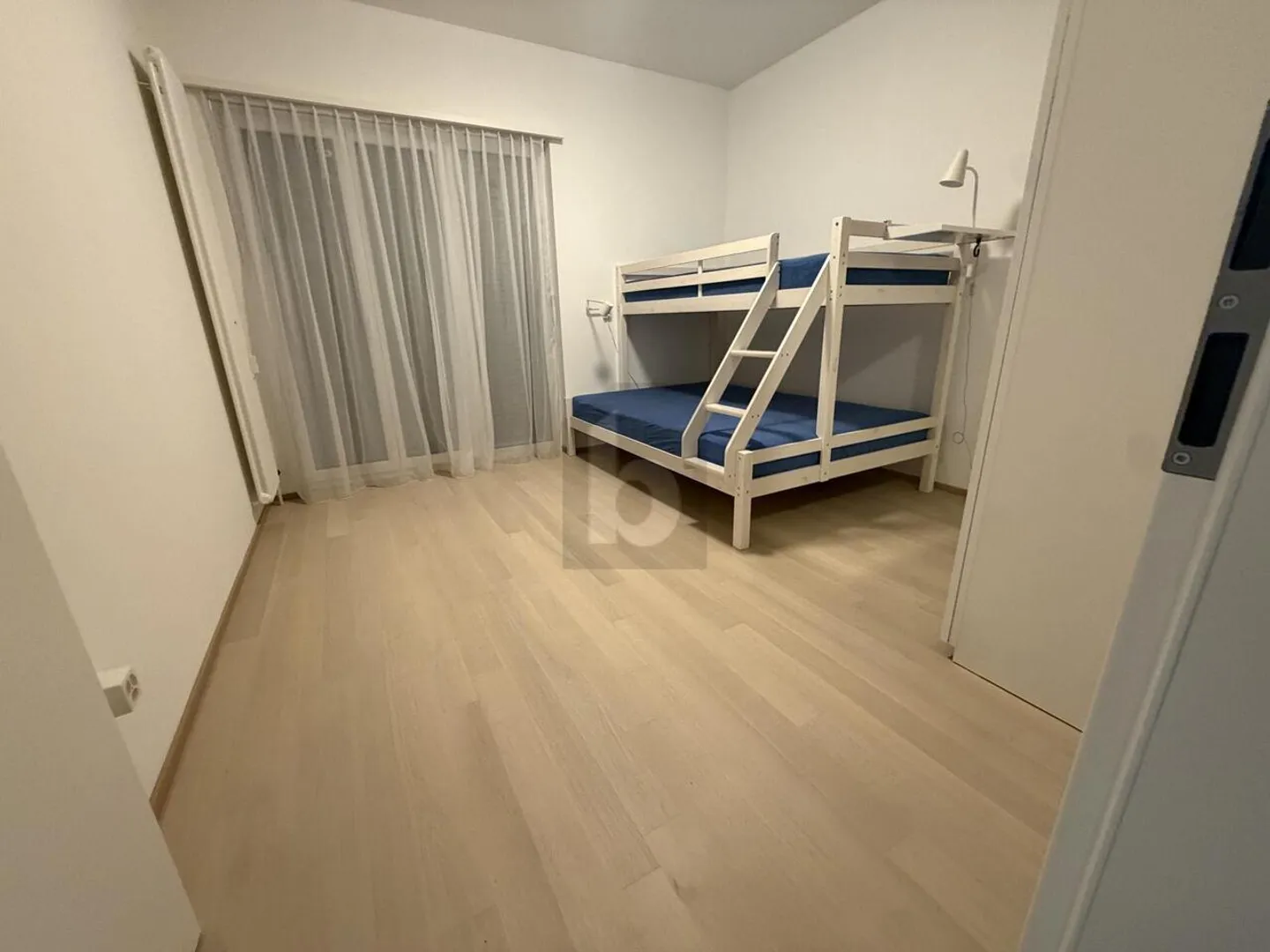 DANS UN SECTEUR CENTRAL, BALCON SPACIEUX ET PISCINE - Photo 5 sur 6