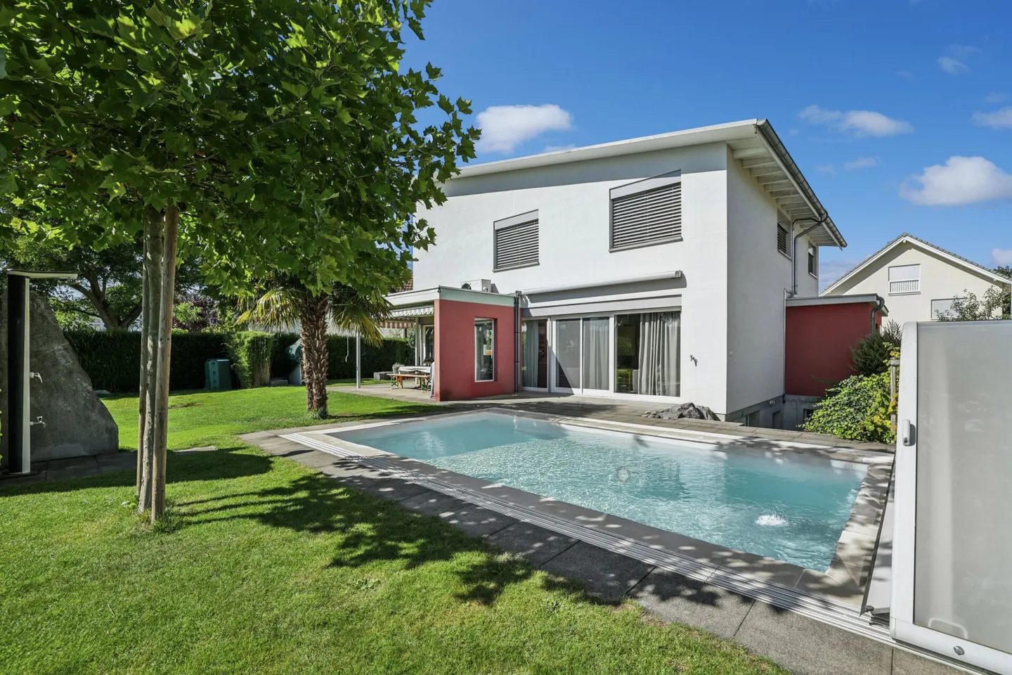 Maison individuelle spacieuse avec piscine et vue magnifique - Photo 1 sur 6