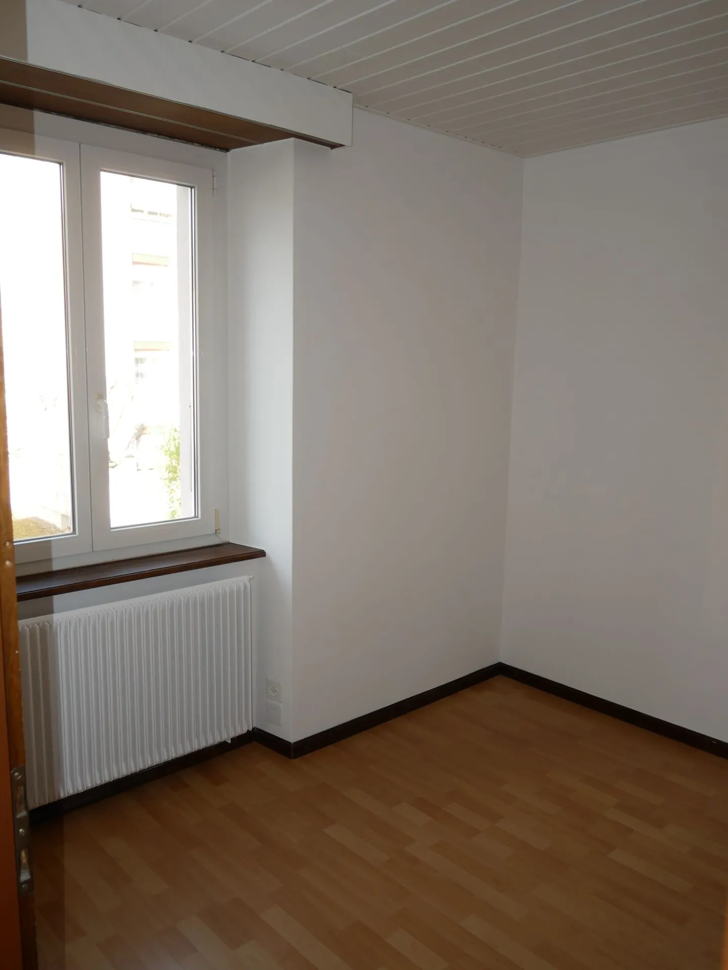 Ruhiges Viertel und kleine Mietwohnung, 3,5-Zimmer-Wohnung im oberen Erdgeschoss - Foto 2 von 3