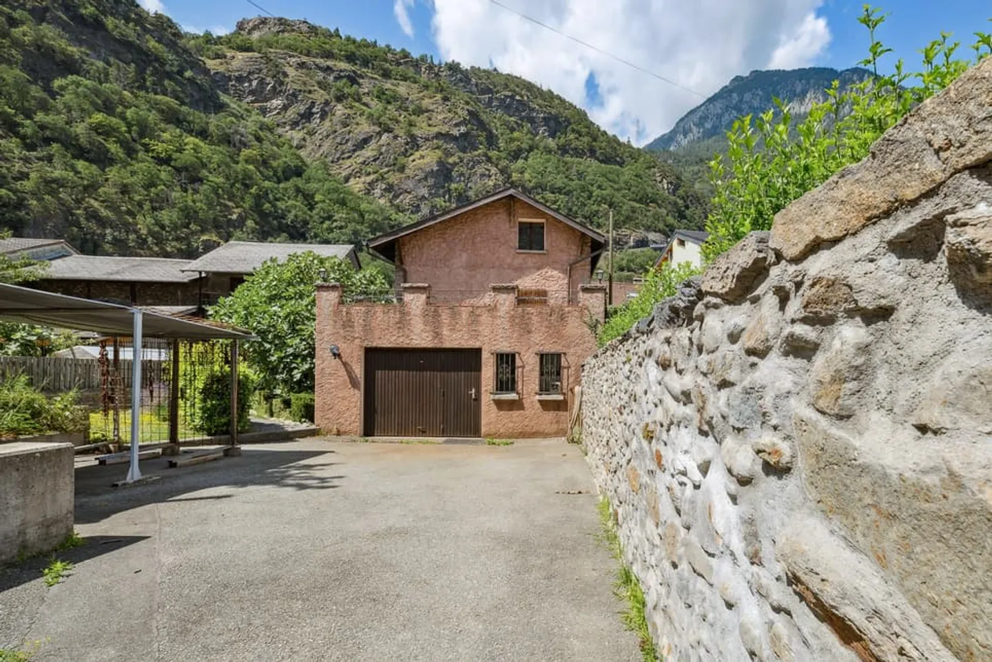 Casa a schiera con area laboratorio - Foto 2 di 13