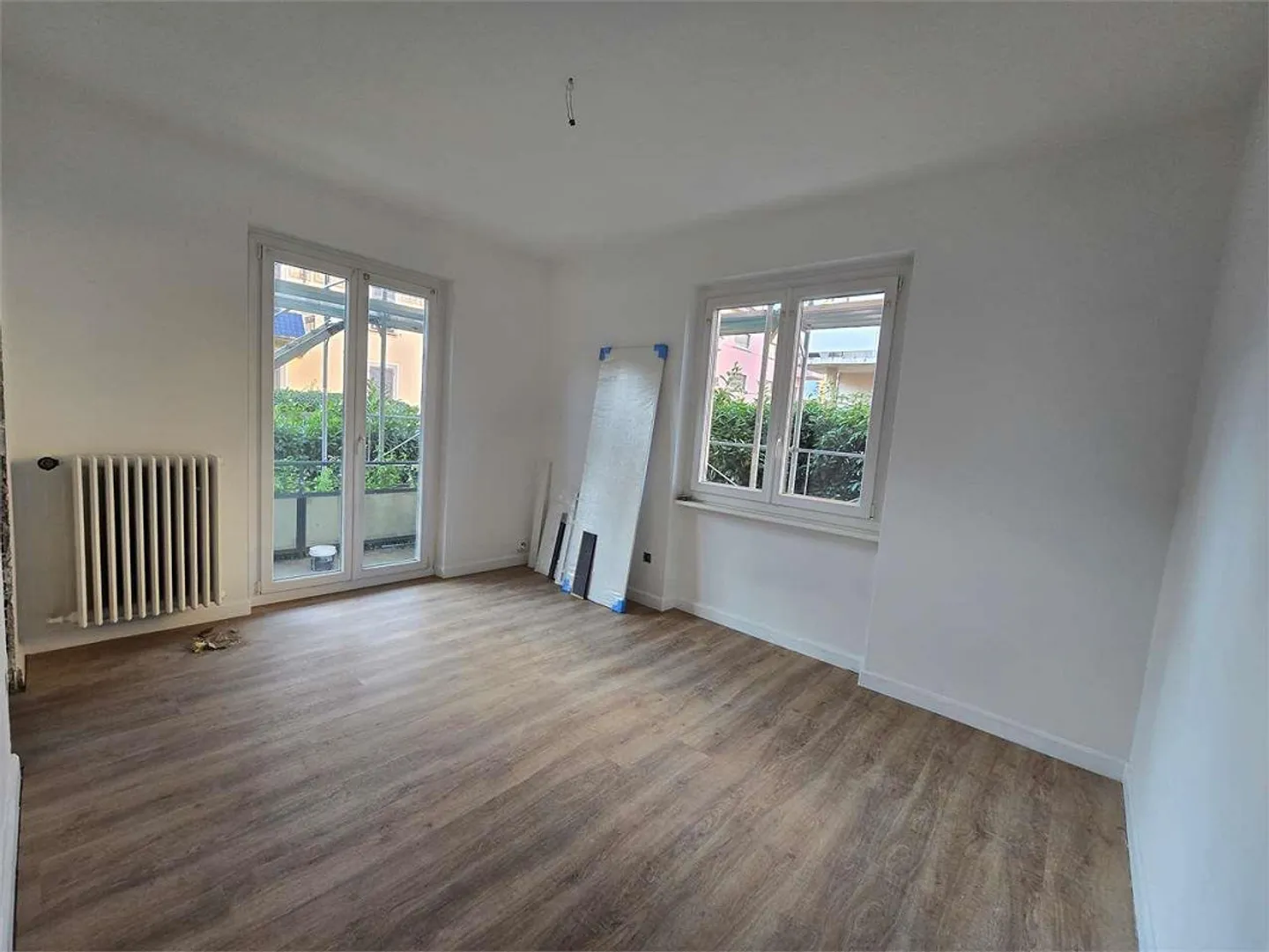 Chiasso (Via Mola 3/5) - Bright 3.5 Rooms Renovated with Possibility - Photo 2 of 13