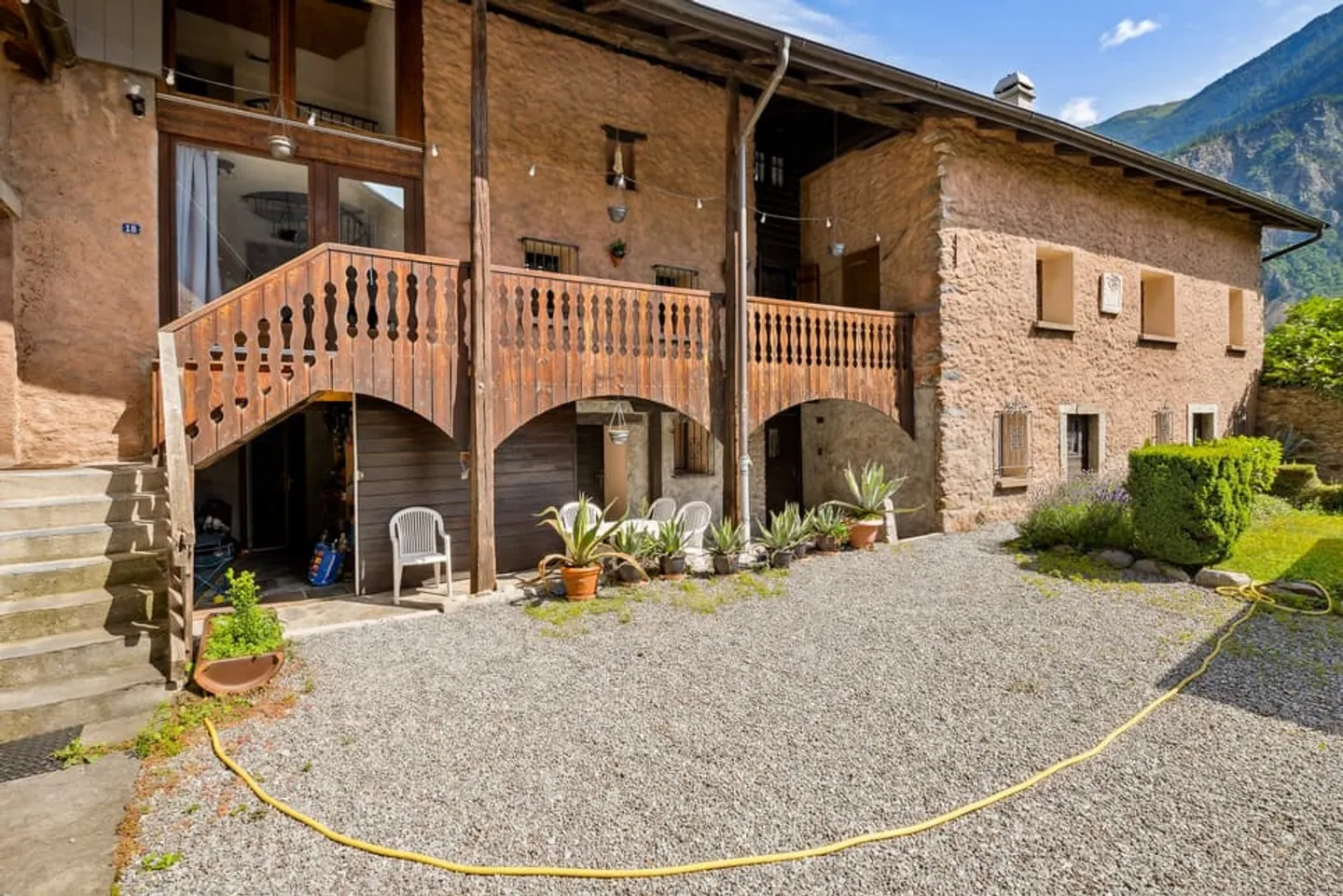 Casa a schiera con area laboratorio - Foto 1 di 13