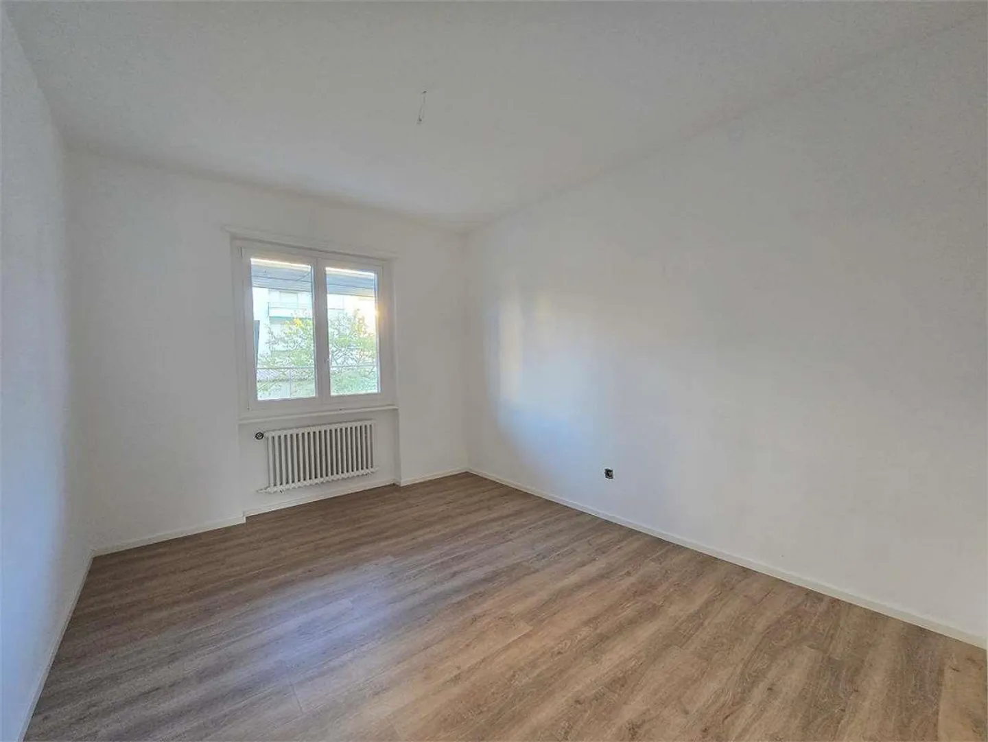 Chiasso (Via Mola 3/5) - Bright 3.5 Rooms Renovated with Possibility - Photo 3 of 13