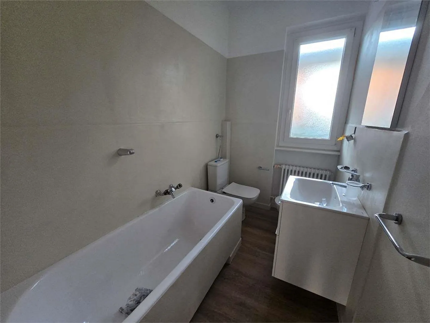 Chiasso (Via Mola 3/5) - Bright 3.5 Rooms Renovated with Possibility - Photo 10 of 13