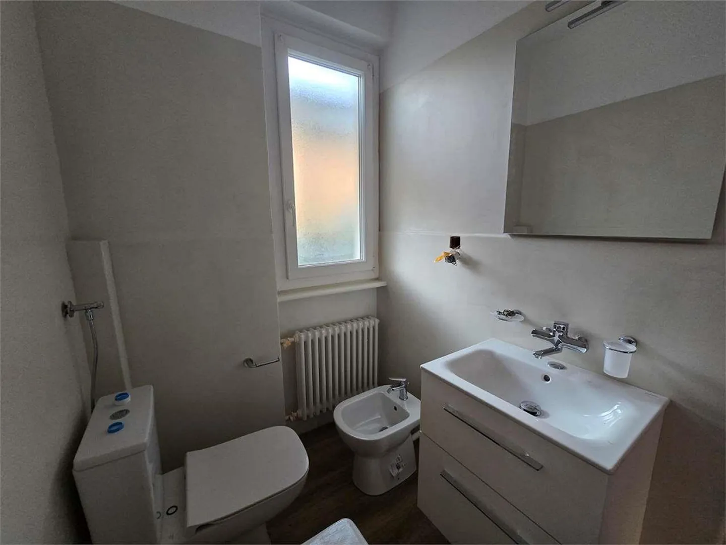 Chiasso (Via Mola 3/5) - Bright 3.5 Rooms Renovated with Possibility - Photo 11 of 13