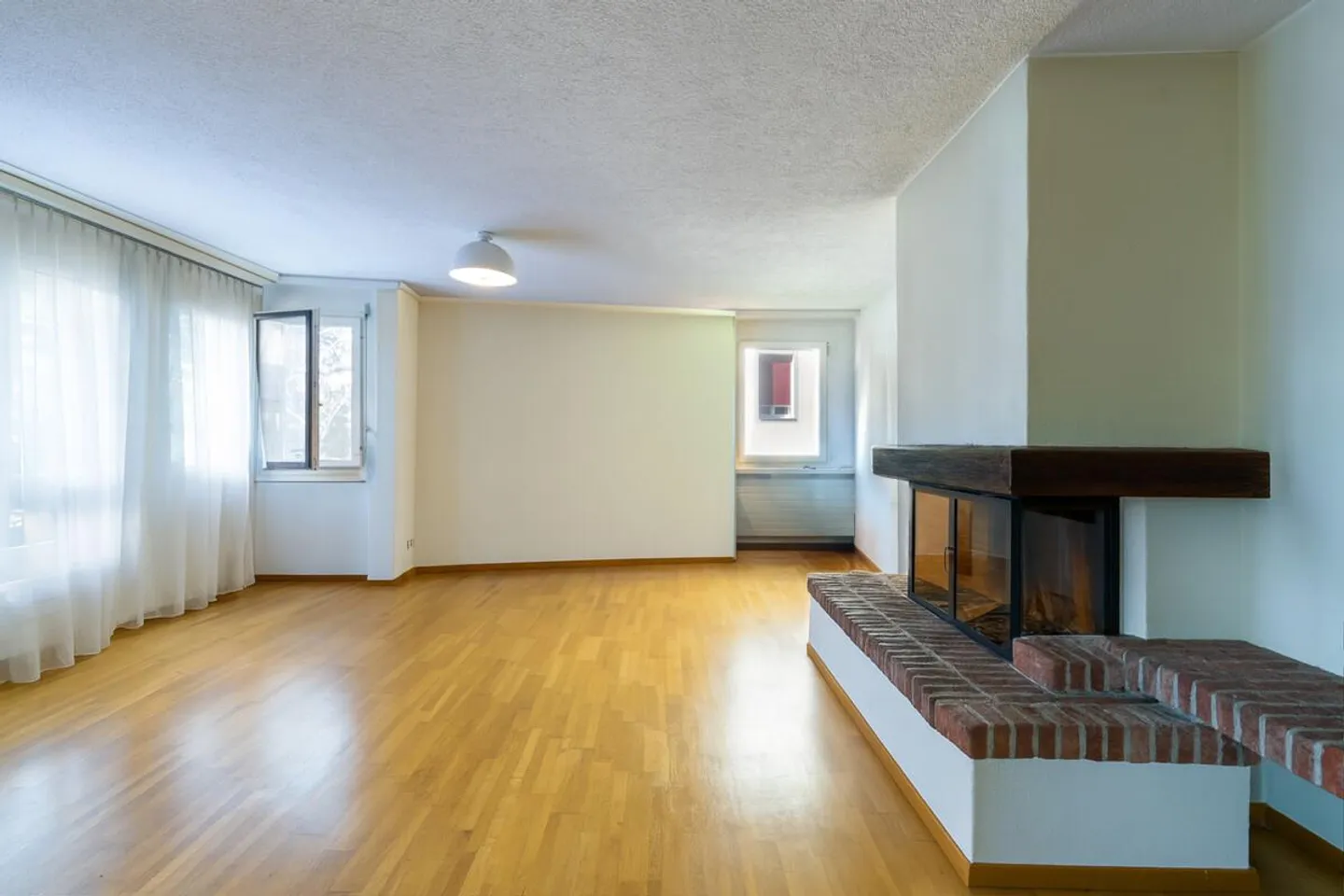 Zürich-Hirslanden: 3.5-Room Apartment with Garden and Balcony - Photo 2 of 6