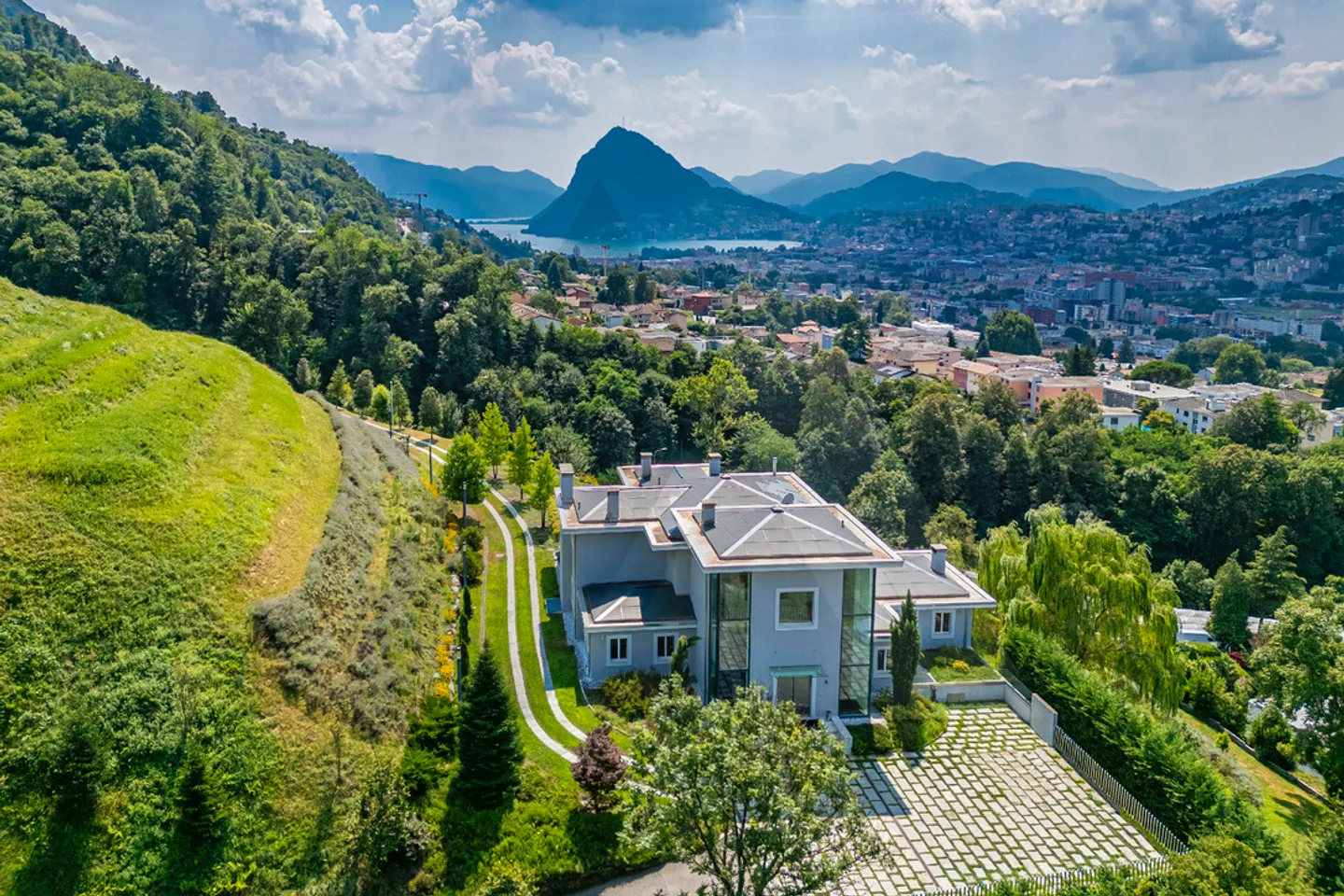 Villa de Luxe avec Vue sur le Lac - Photo 2 sur 13