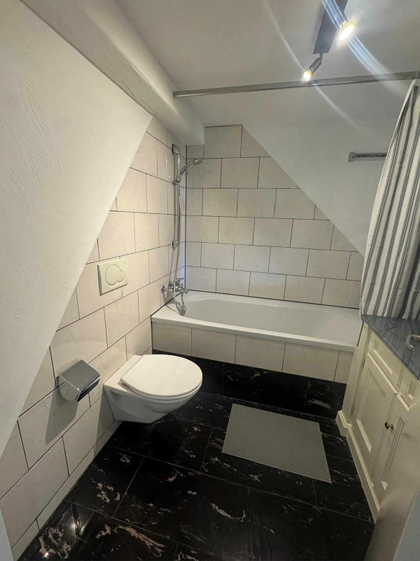 Appartamento ammobiliato di 1.5 locali ai margini di Rhäzüns - Foto 5 di 8