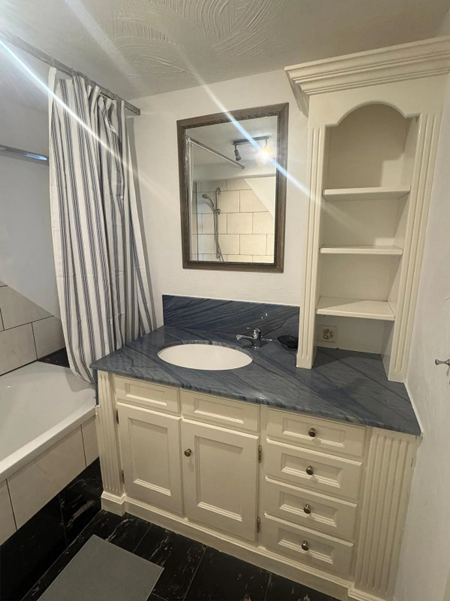 Appartamento ammobiliato di 1.5 locali ai margini di Rhäzüns - Foto 6 di 8