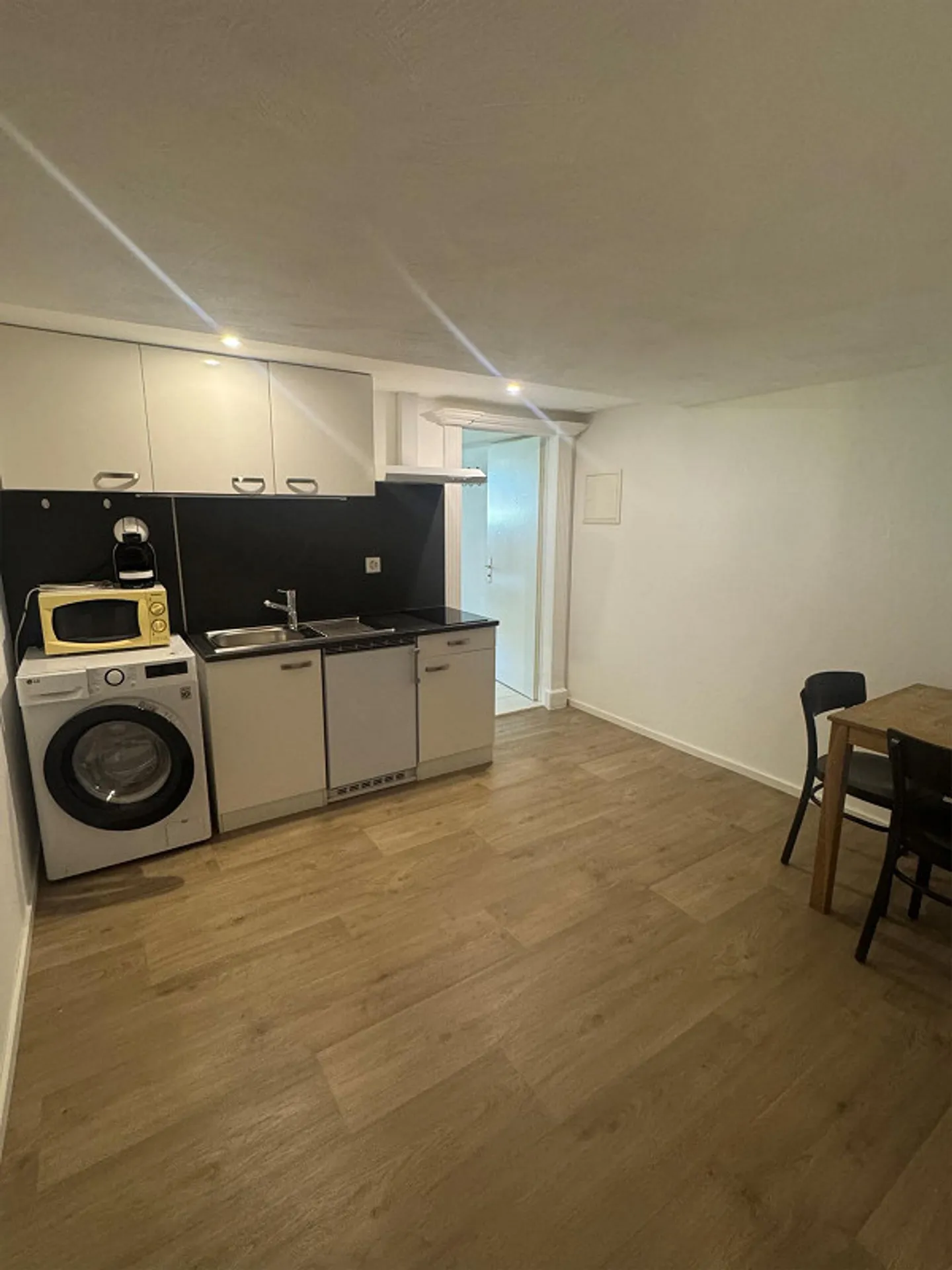 Appartamento ammobiliato di 1.5 locali ai margini di Rhäzüns - Foto 2 di 8