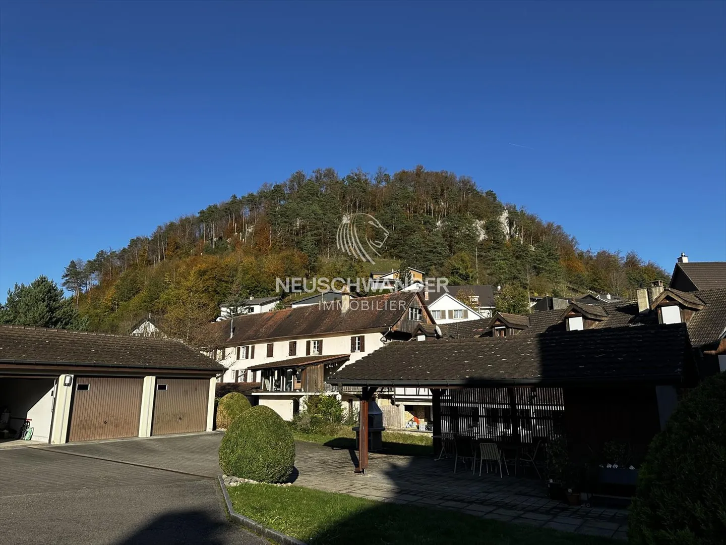 Haus 8.5 Zimmer - Foto 2 von 13