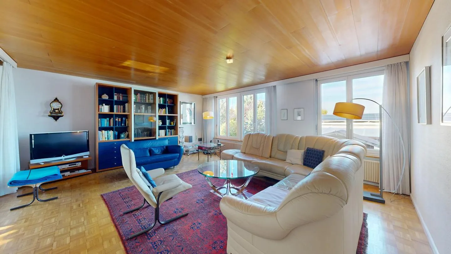 Bungalow confortable de 4,5 pièces avec jardin d'hiver et double garage - Photo 4 sur 17