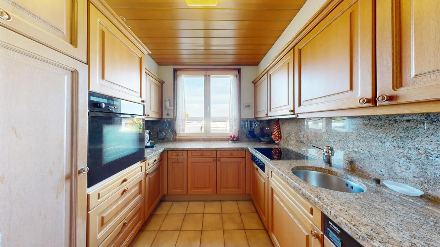 Bungalow confortable de 4,5 pièces avec jardin d'hiver et double garage - Photo 6 sur 17