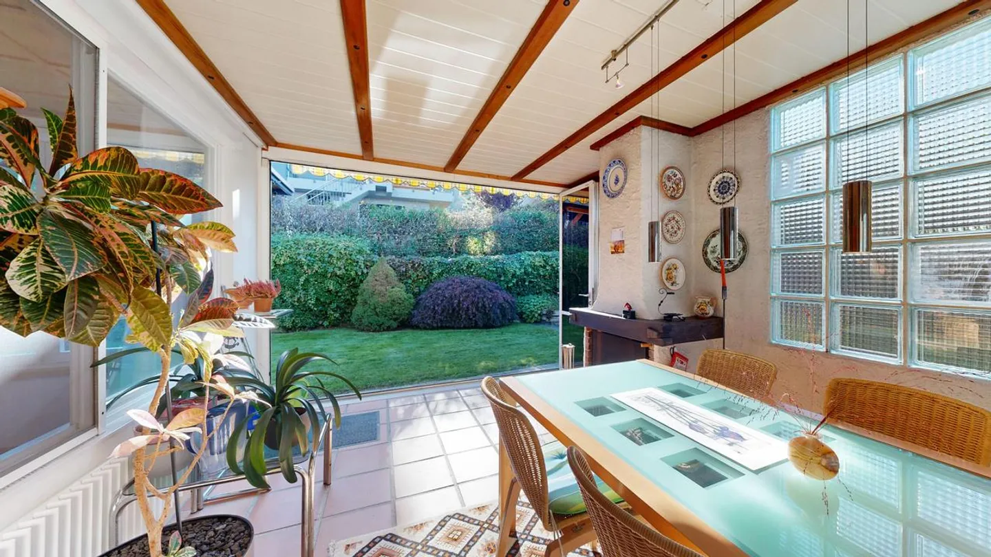 Bungalow confortable de 4,5 pièces avec jardin d'hiver et double garage - Photo 10 sur 17