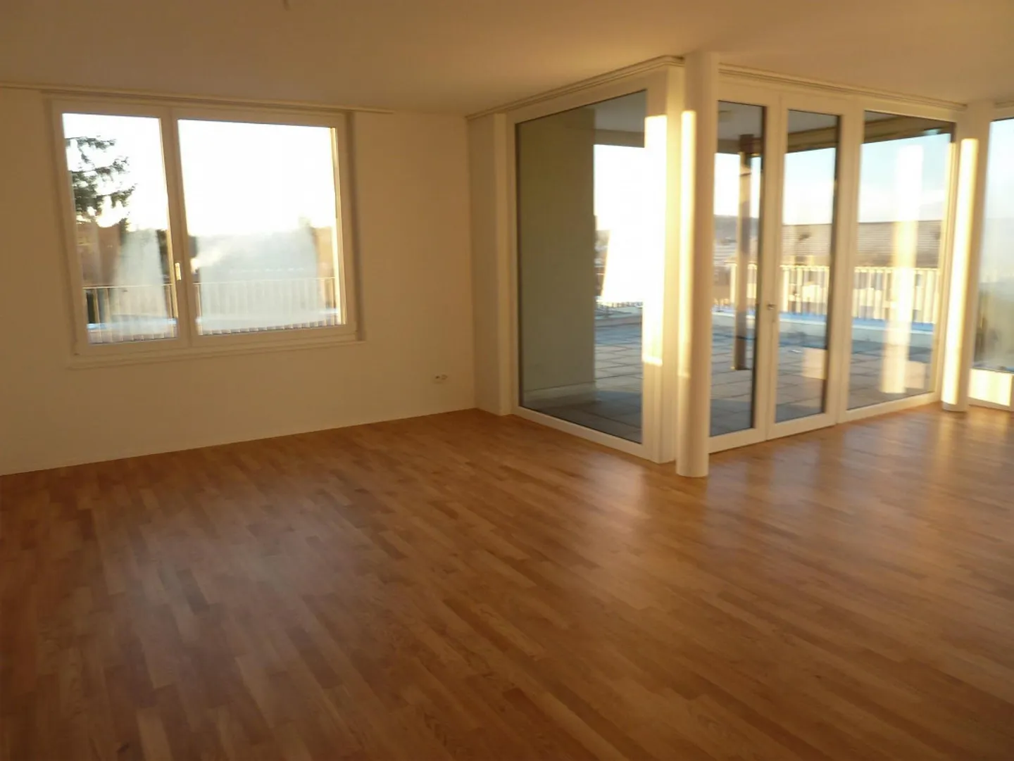 Modern 4.5-room penthouse apartment with large roof terrace - Photo 3 of 11