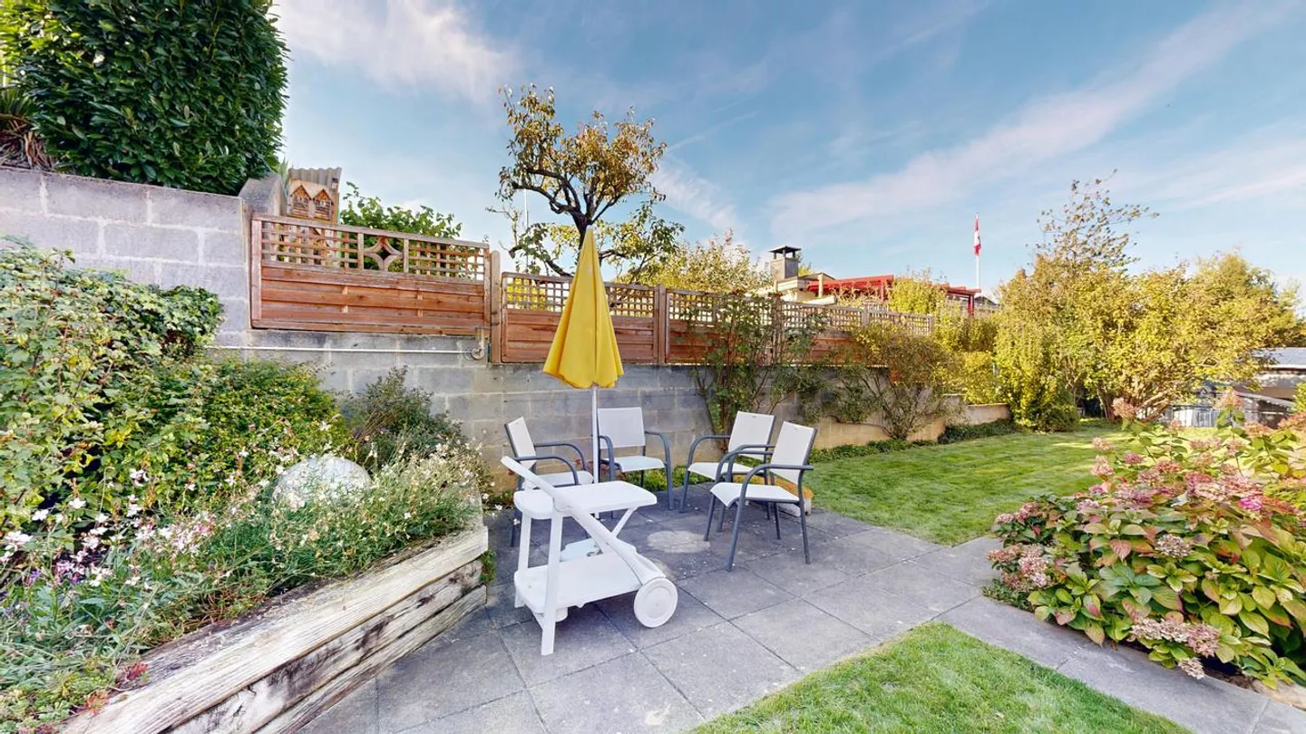 Bungalow confortable de 4,5 pièces avec jardin d'hiver et double garage - Photo 11 sur 17