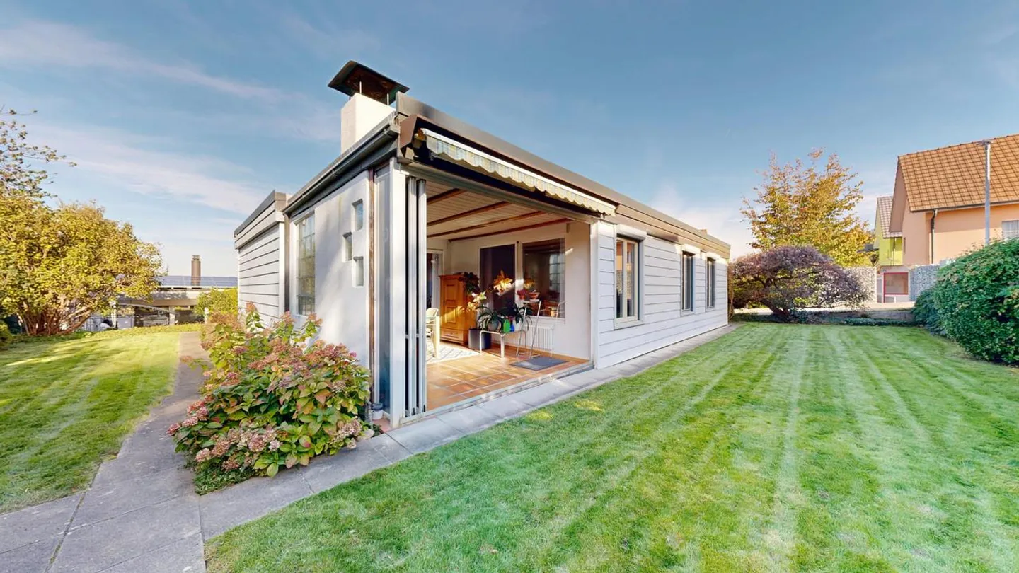 Bungalow confortable de 4,5 pièces avec jardin d'hiver et double garage - Photo 12 sur 17