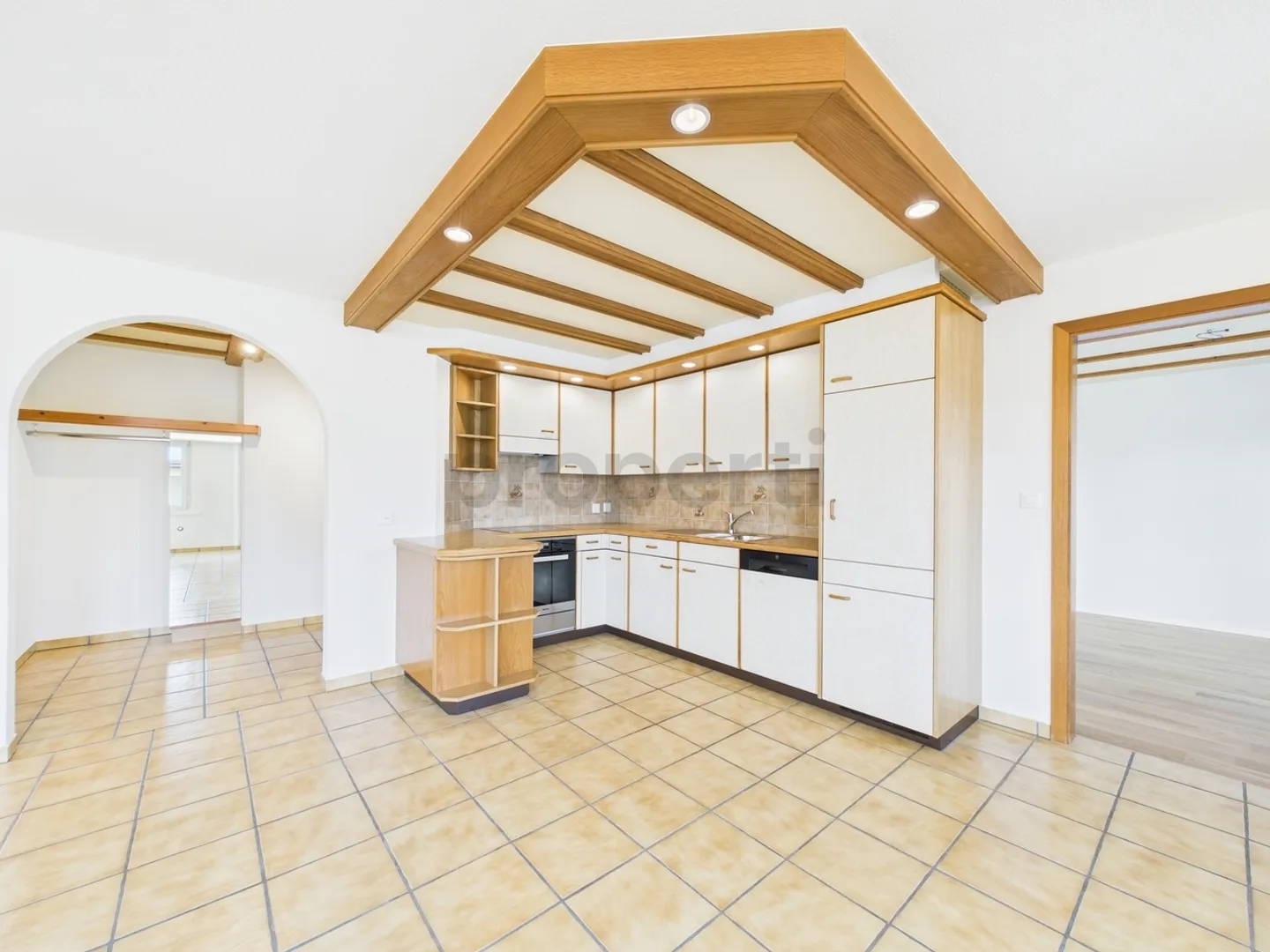 Charmante 2.5-Zimmer-Wohnung in ruhiger und zentraler Lage in Busswil - Foto 2 von 11