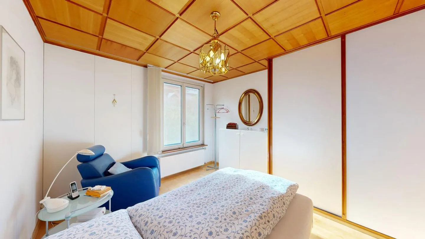 Bungalow confortable de 4,5 pièces avec jardin d'hiver et double garage - Photo 16 sur 17