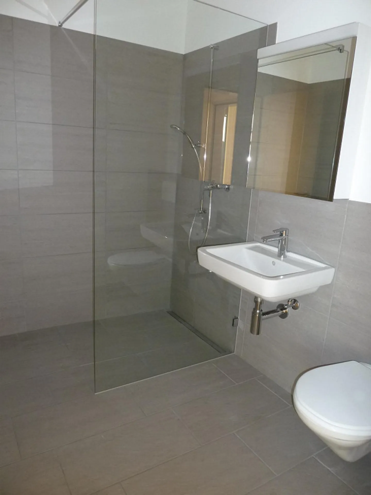 Modern 4.5-room penthouse apartment with large roof terrace - Photo 7 of 11