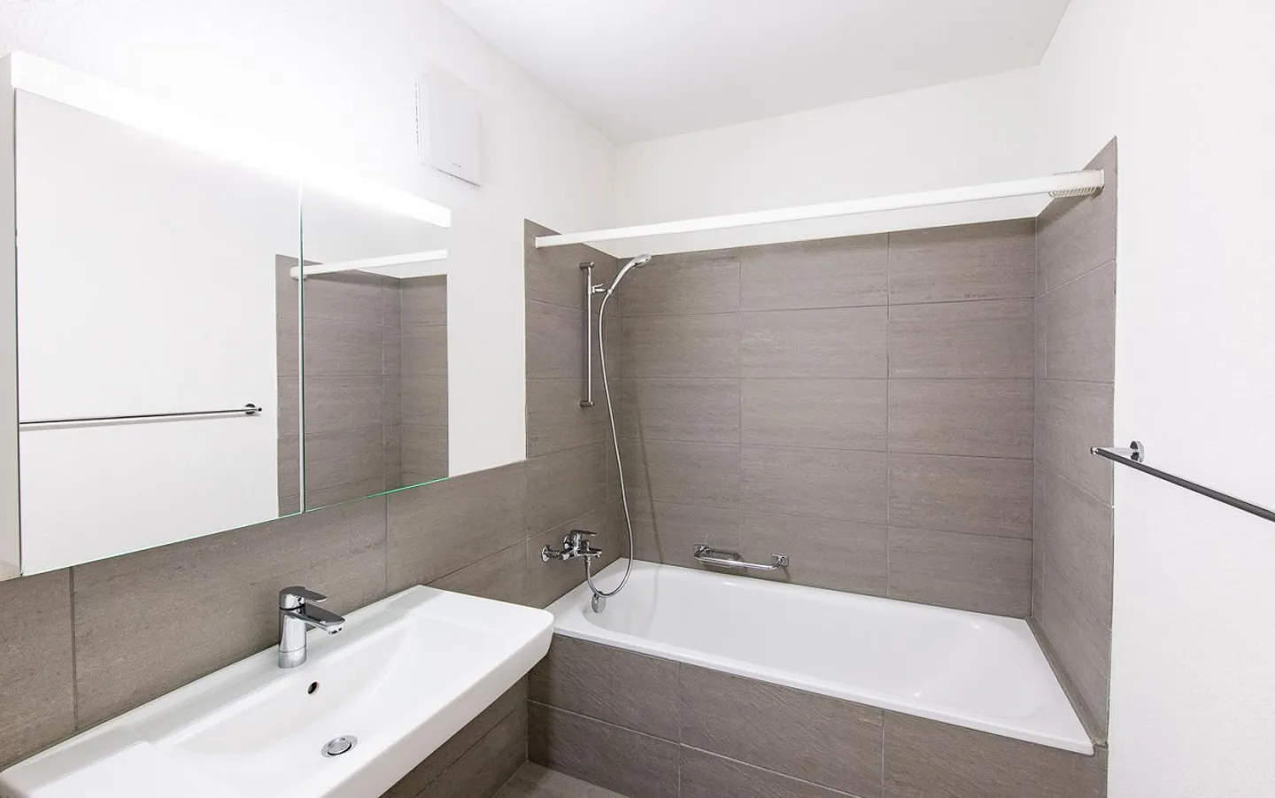 Modern 4.5-room penthouse apartment with large roof terrace - Photo 6 of 11