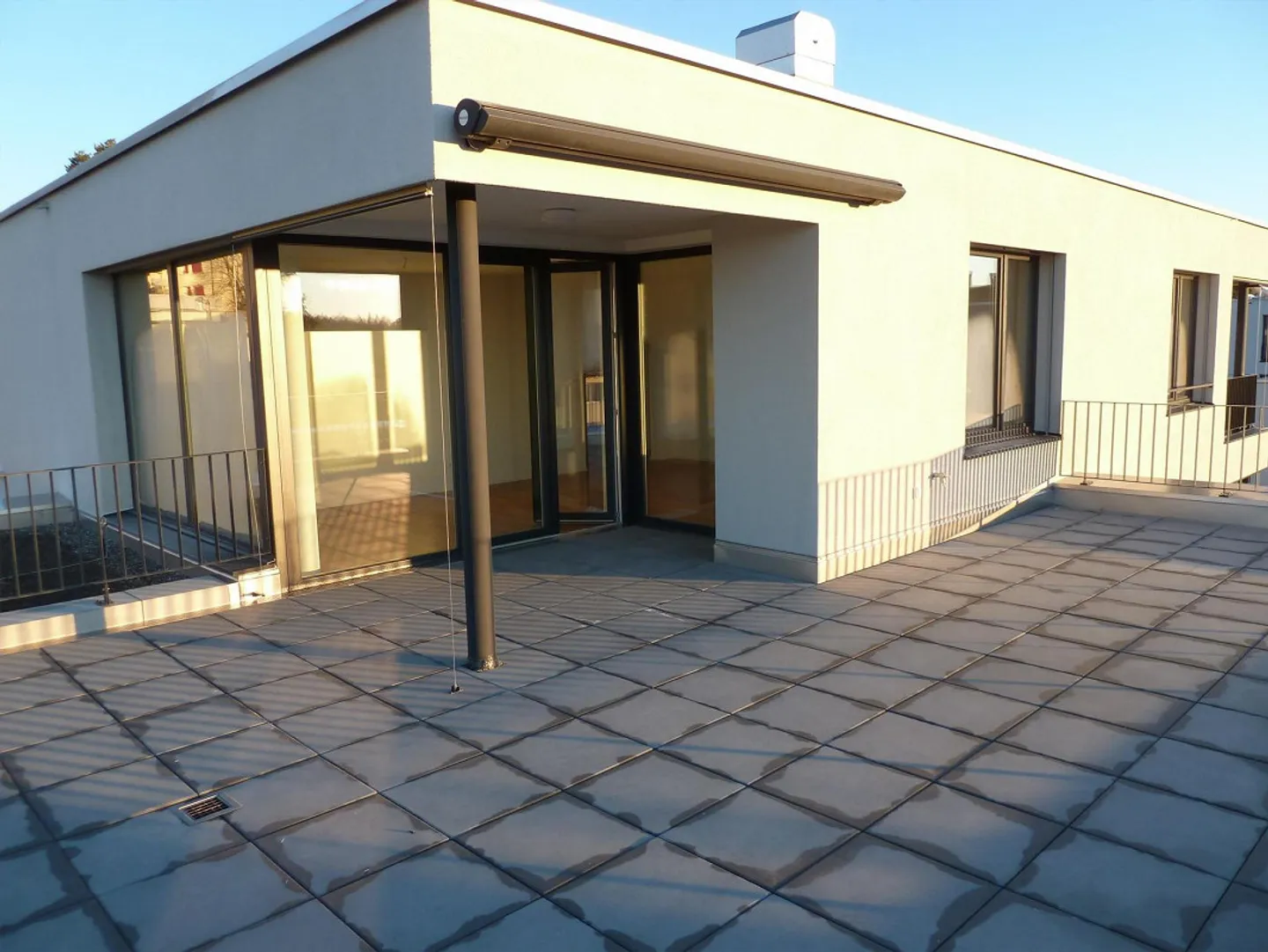 Modern 4.5-room penthouse apartment with large roof terrace - Photo 9 of 11