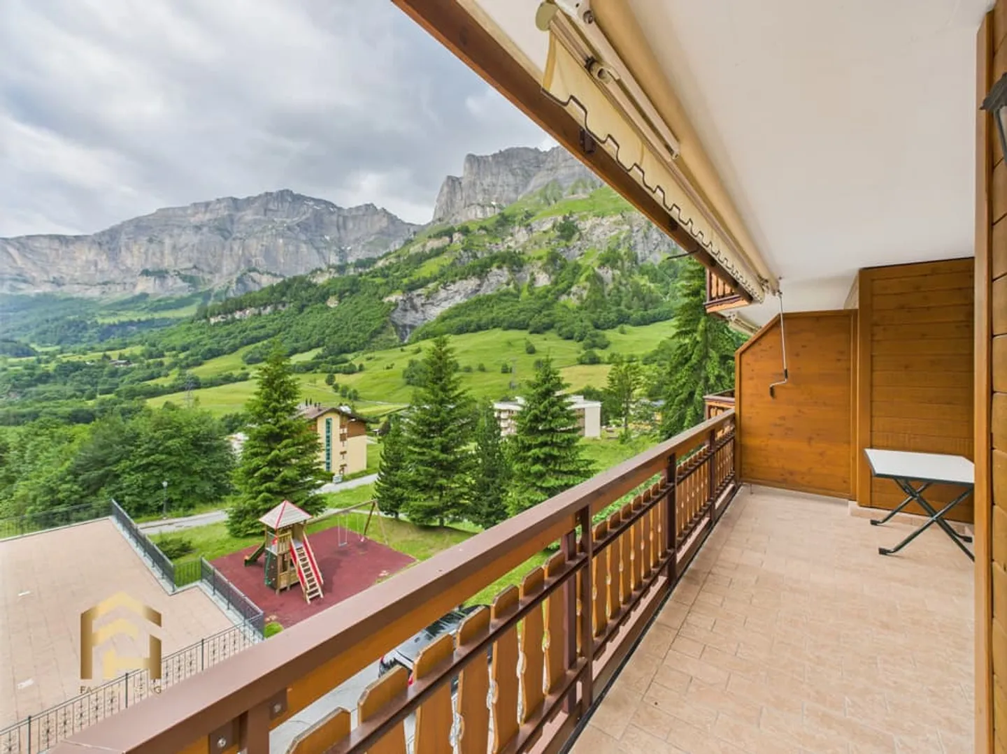 Appartamento elegante 3.5 con balcone e camino in posizione soleggiata a Leukerbad - Foto 8 di 13