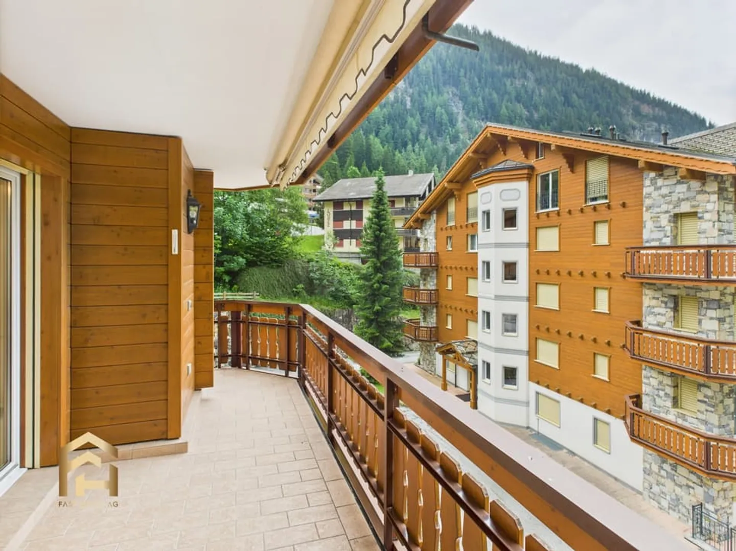 Appartamento elegante 3.5 con balcone e camino in posizione soleggiata a Leukerbad - Foto 9 di 13