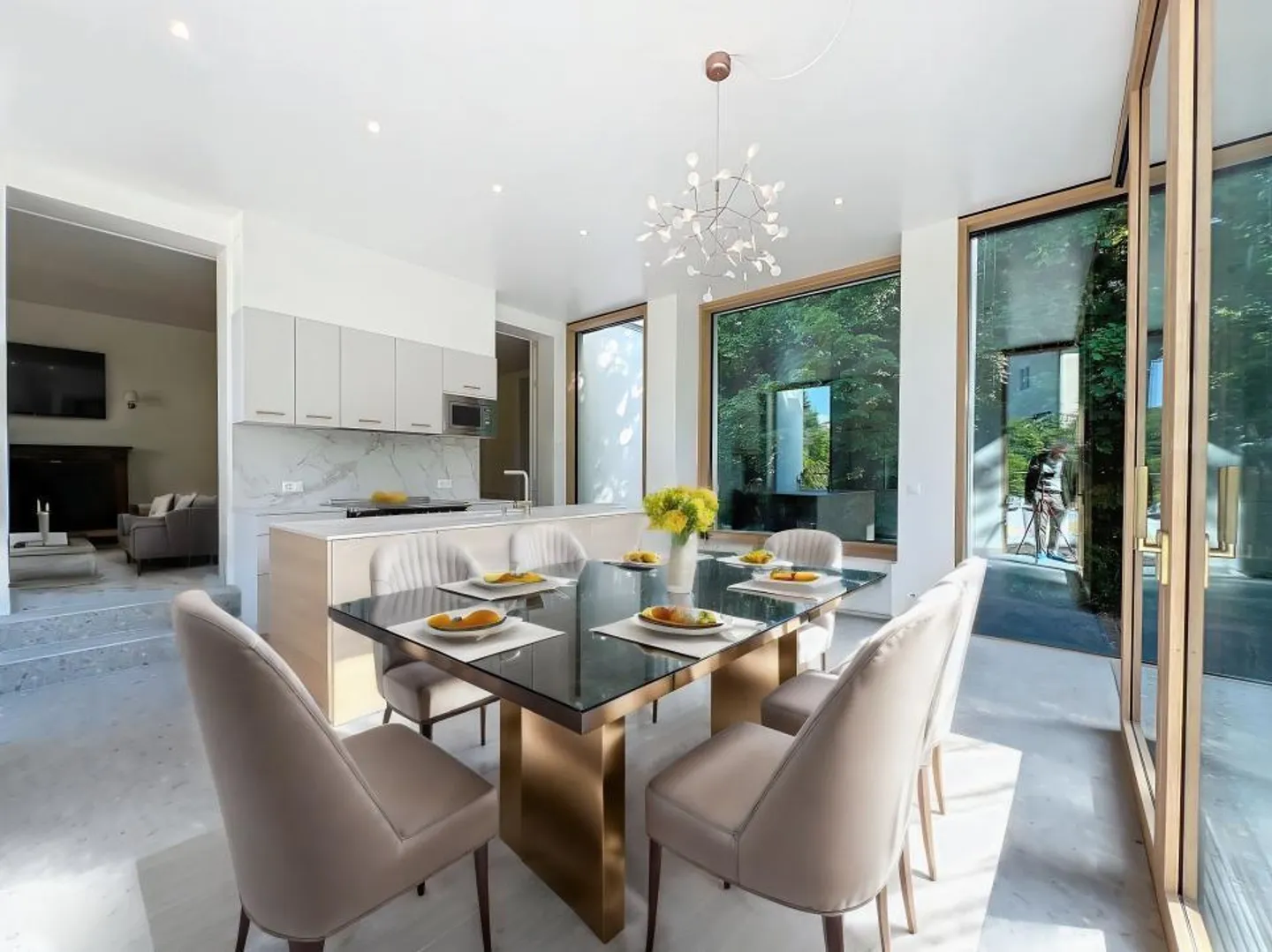 Beautifully Fully Renovated Townhouse - Photo 3 of 13