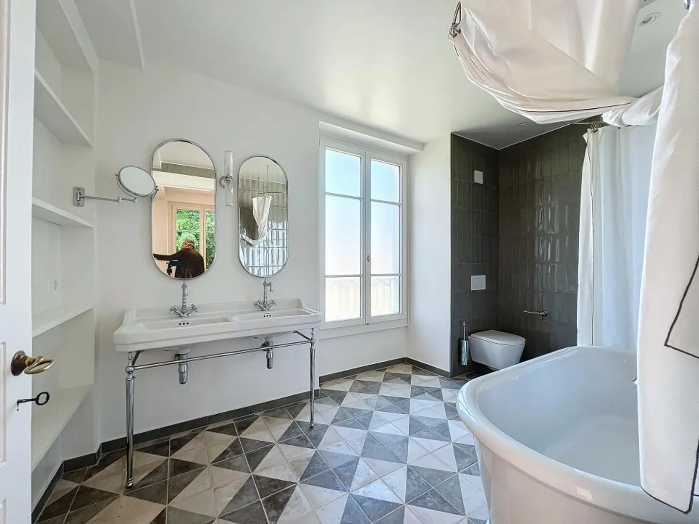 Beautifully Fully Renovated Townhouse - Photo 7 of 13