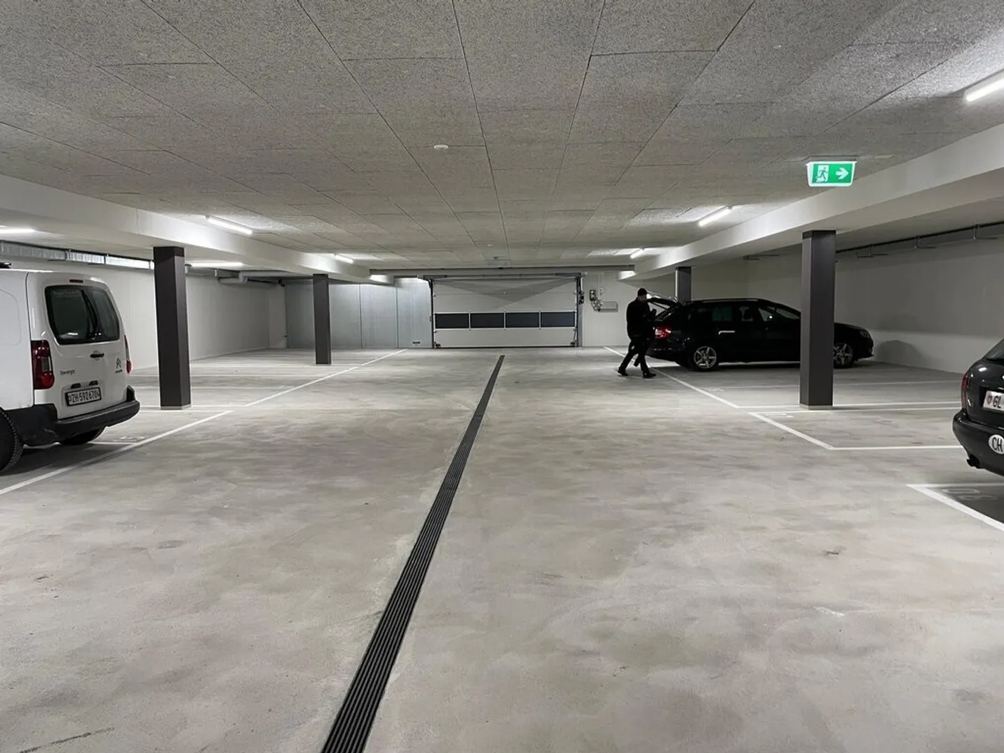 Car parking space for rent in district 6! - Photo 3 of 4