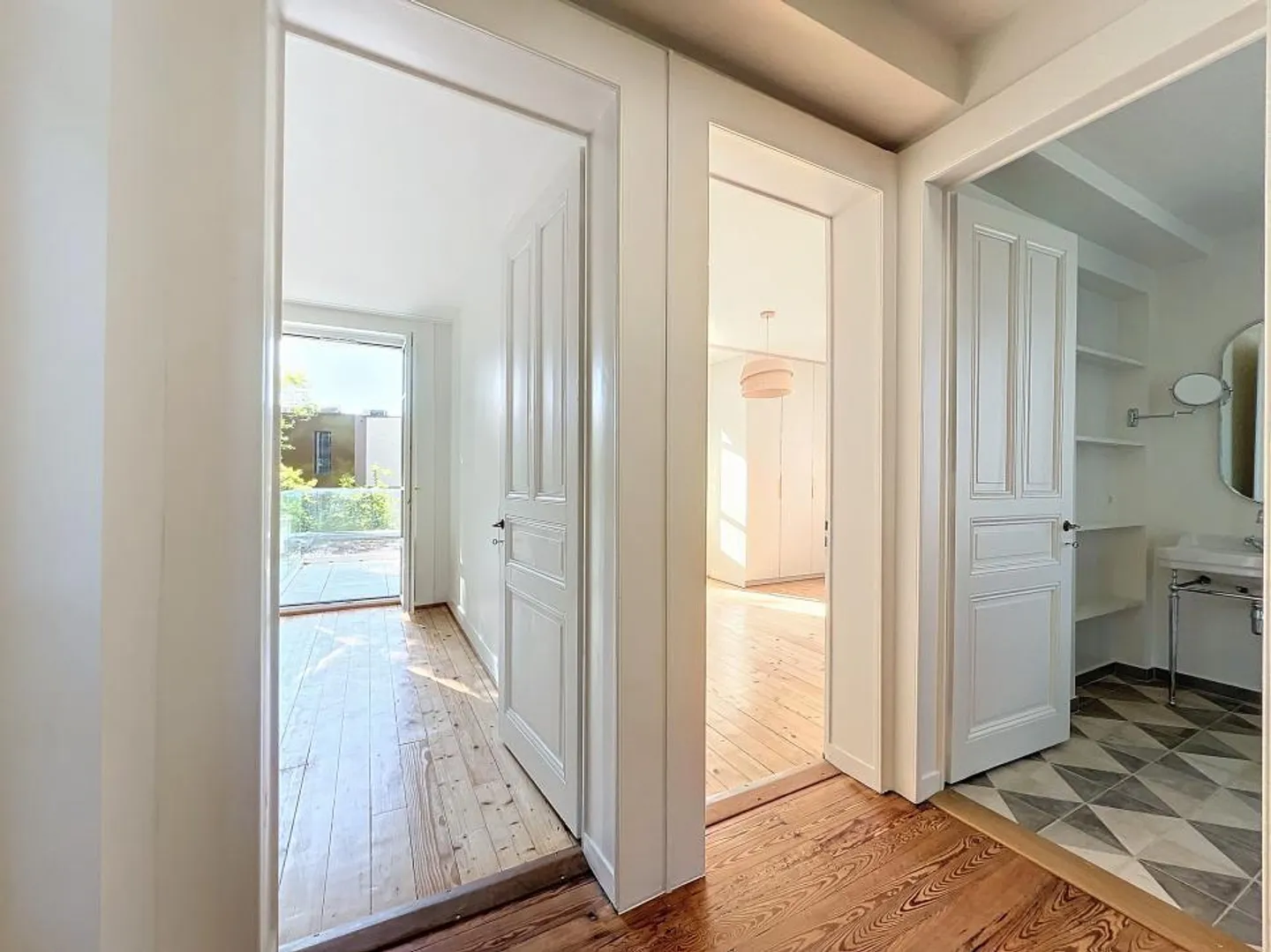 Beautifully Fully Renovated Townhouse - Photo 9 of 13